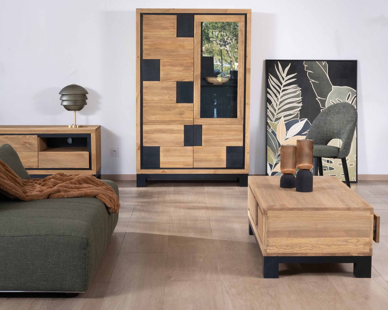 Credenza contemporanea smaltata in pino massiccio spazzolato con motivo quadrato "Cubo" nero
