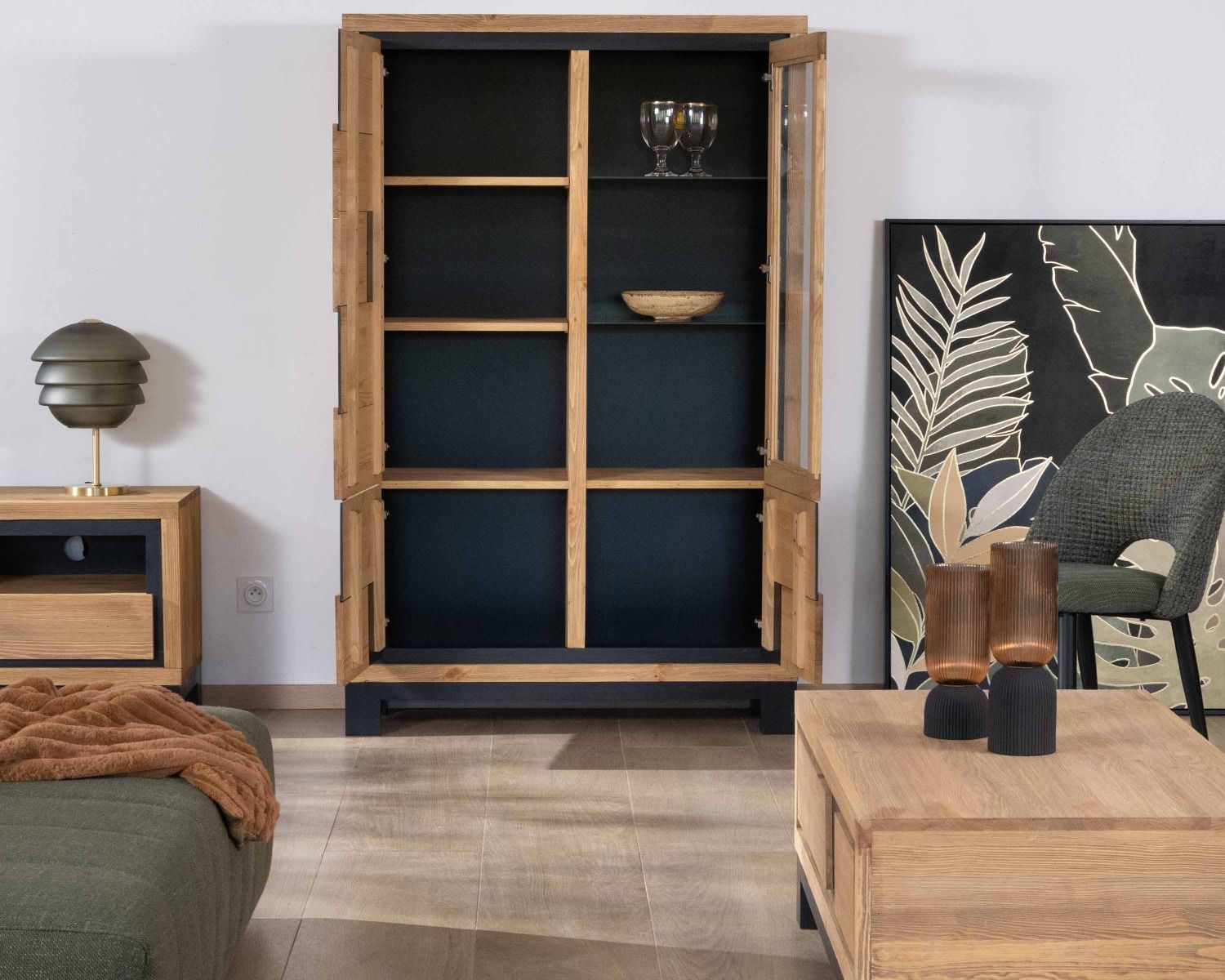 Credenza contemporanea smaltata in pino massiccio spazzolato con motivo quadrato "Cubo" nero