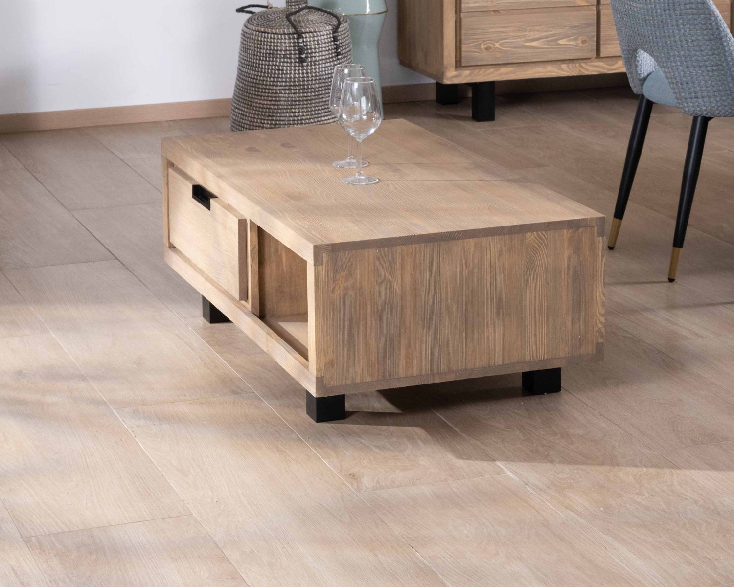 Tavolino "Tolf" da 110 cm con cassetto in pino spazzolato e metallo