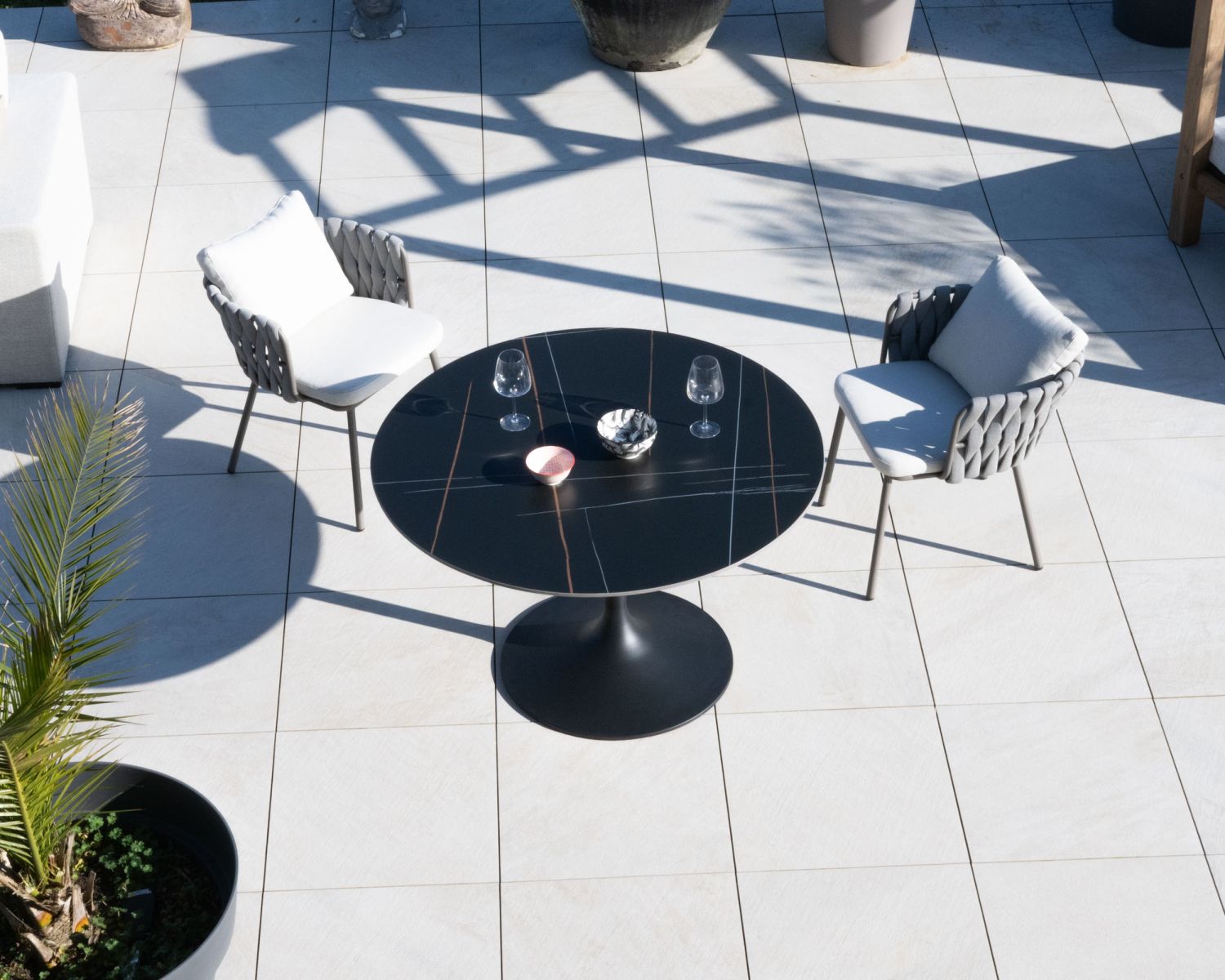 Tavolo rotondo "Saumur", 120 cm, nero, per esterni, in alluminio e ceramica