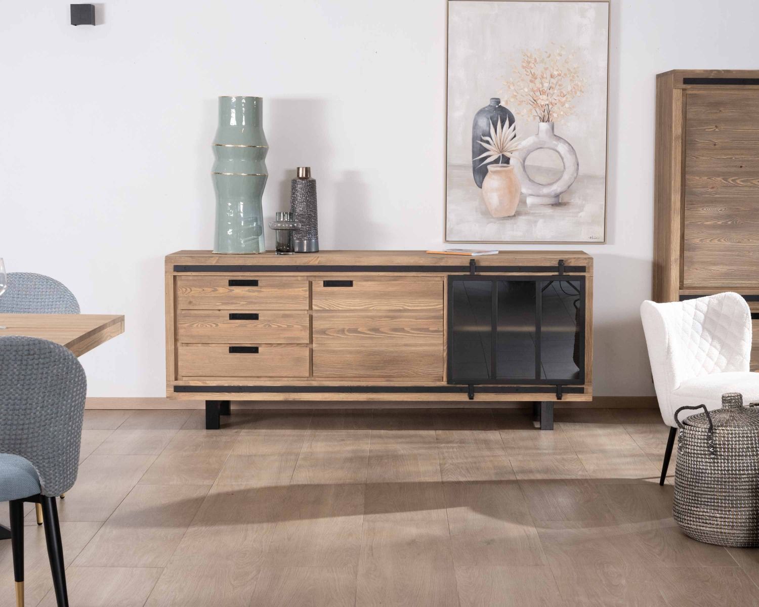 Credenza in pino massiccio spazzolato da 200 cm con anta scorrevole in vetro fumé "Tolf