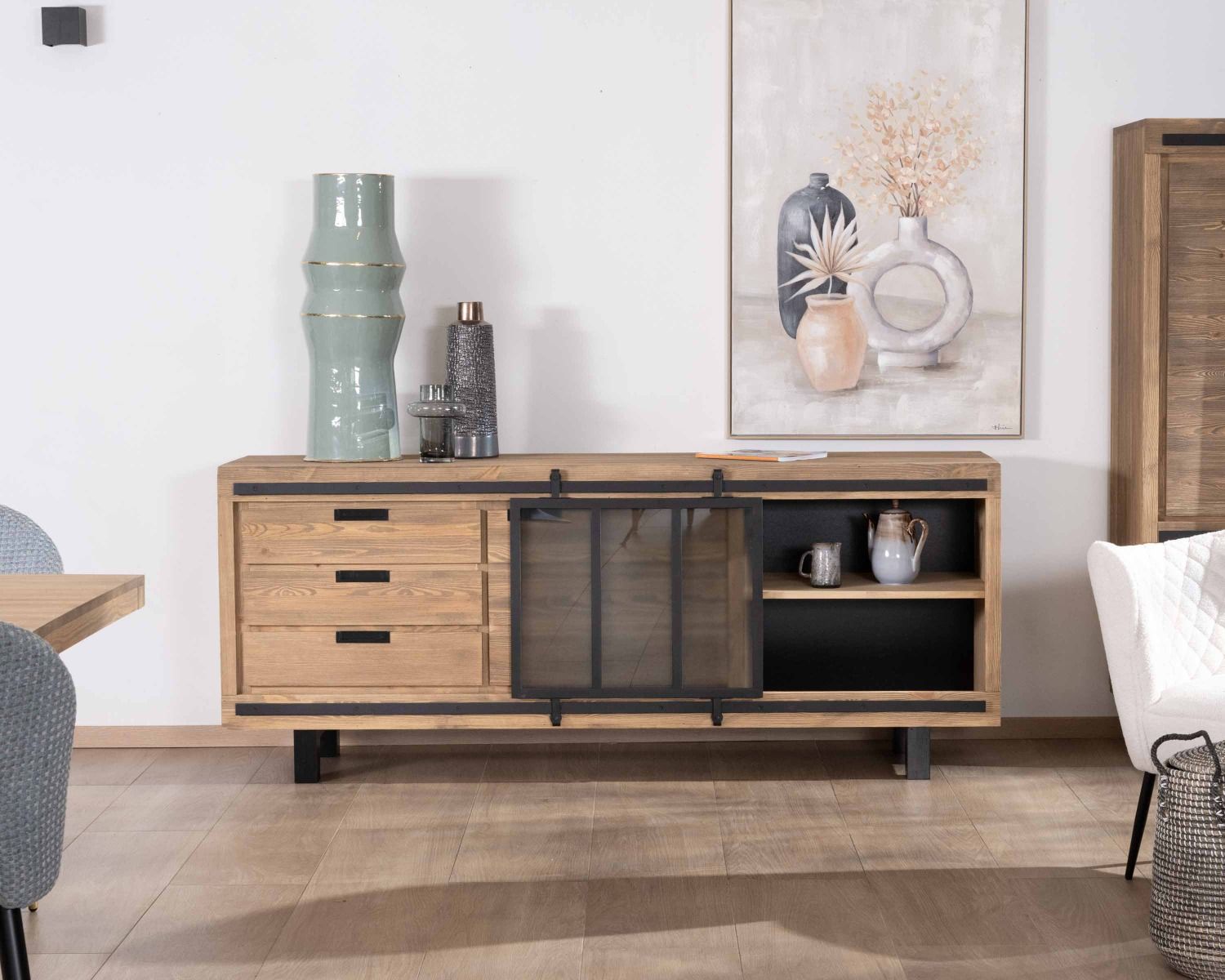 Credenza in pino massiccio spazzolato da 200 cm con anta scorrevole in vetro fumé "Tolf
