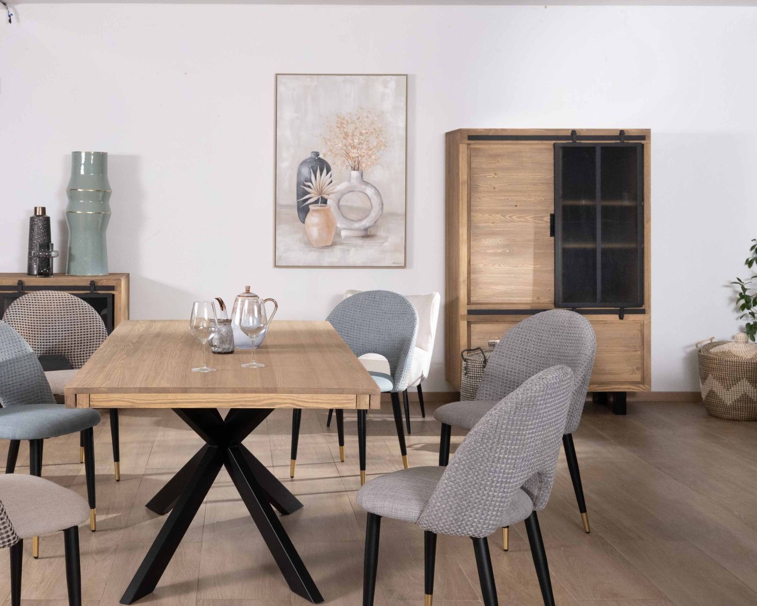 Tavolo da pranzo rettangolare "Tolf" da 180 cm in pino spazzolato con gambe Mikado in metallo nero