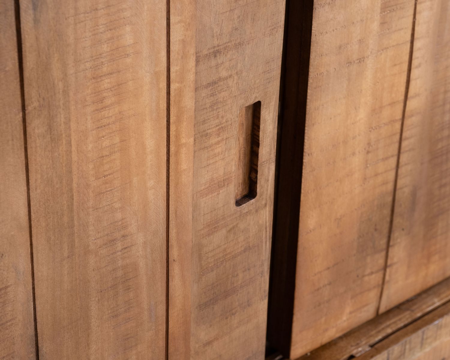 Buffet scorrevole a 4 ante "Aruna" in legno massiccio di mango, stile etnico chic