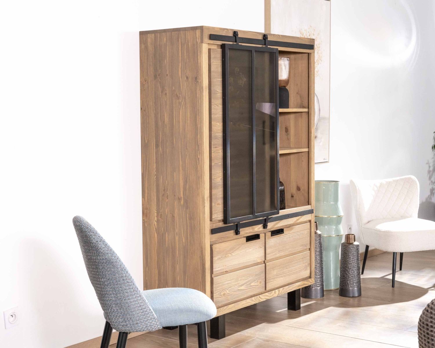 Vetrina "Tolf" in pino massiccio spazzolato con anta scorrevole in vetro