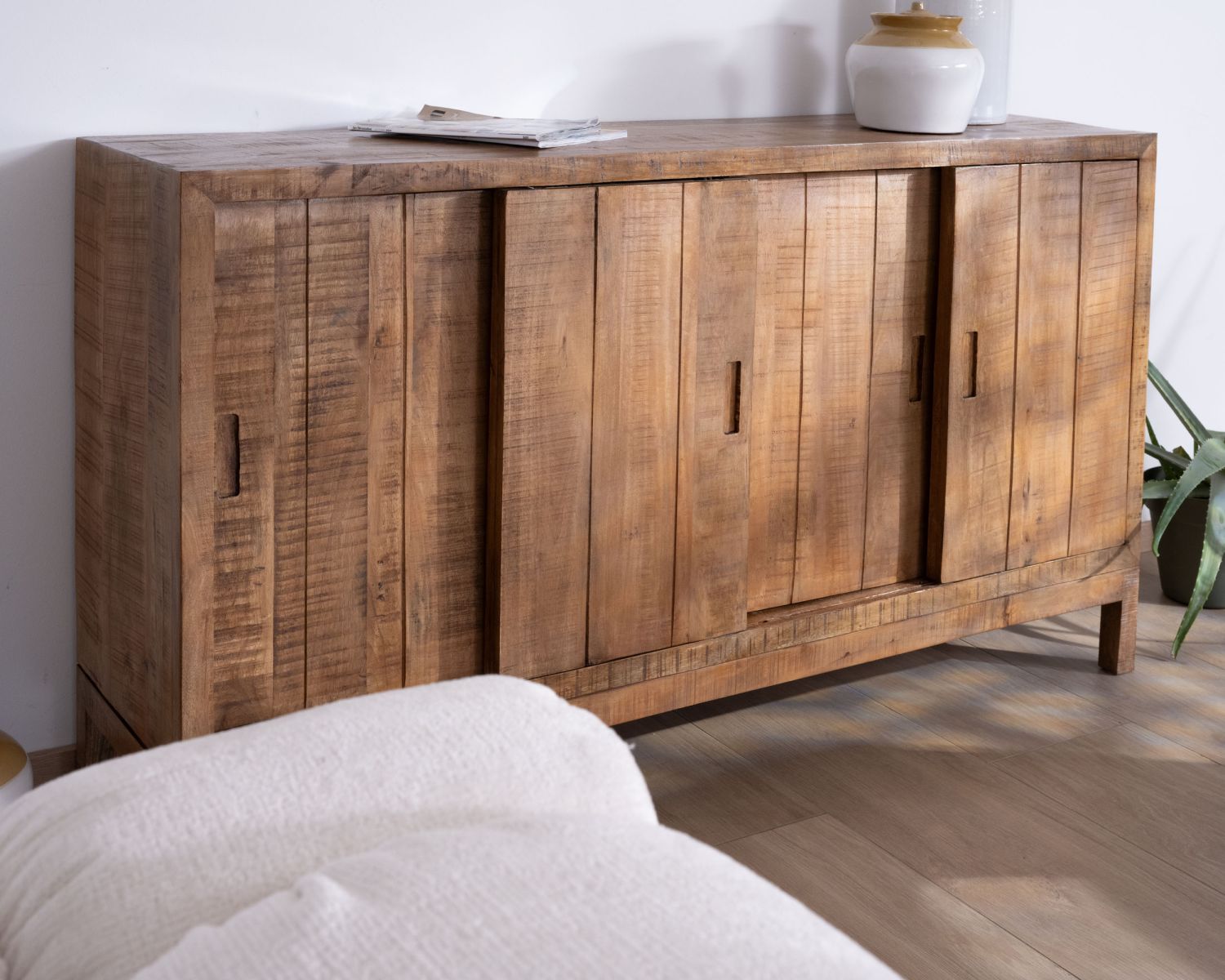 Buffet scorrevole a 4 ante "Aruna" in legno massiccio di mango, stile etnico chic