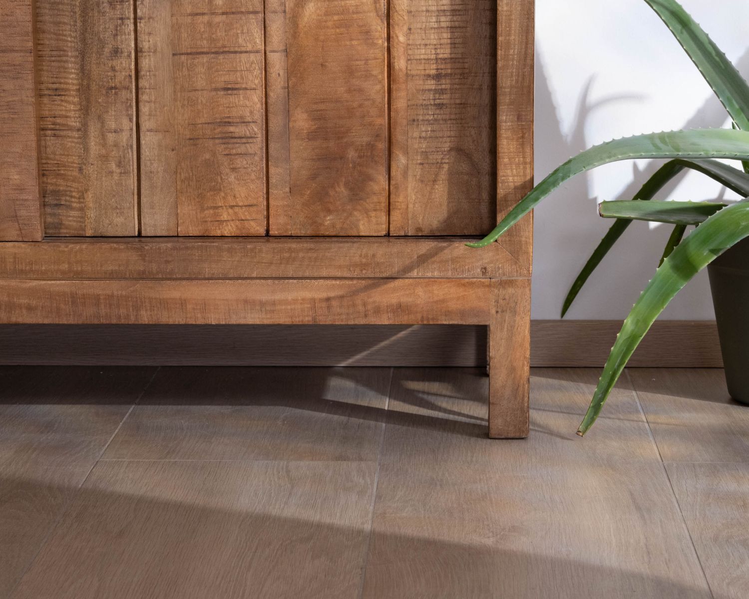 Credenza in mango massiccio "Aruna" con 2 ante scorrevoli, stile caldo