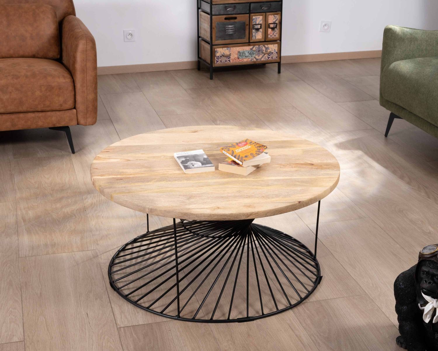 Tavolino rotondo in mango "Twist" con base in metallo ritorto