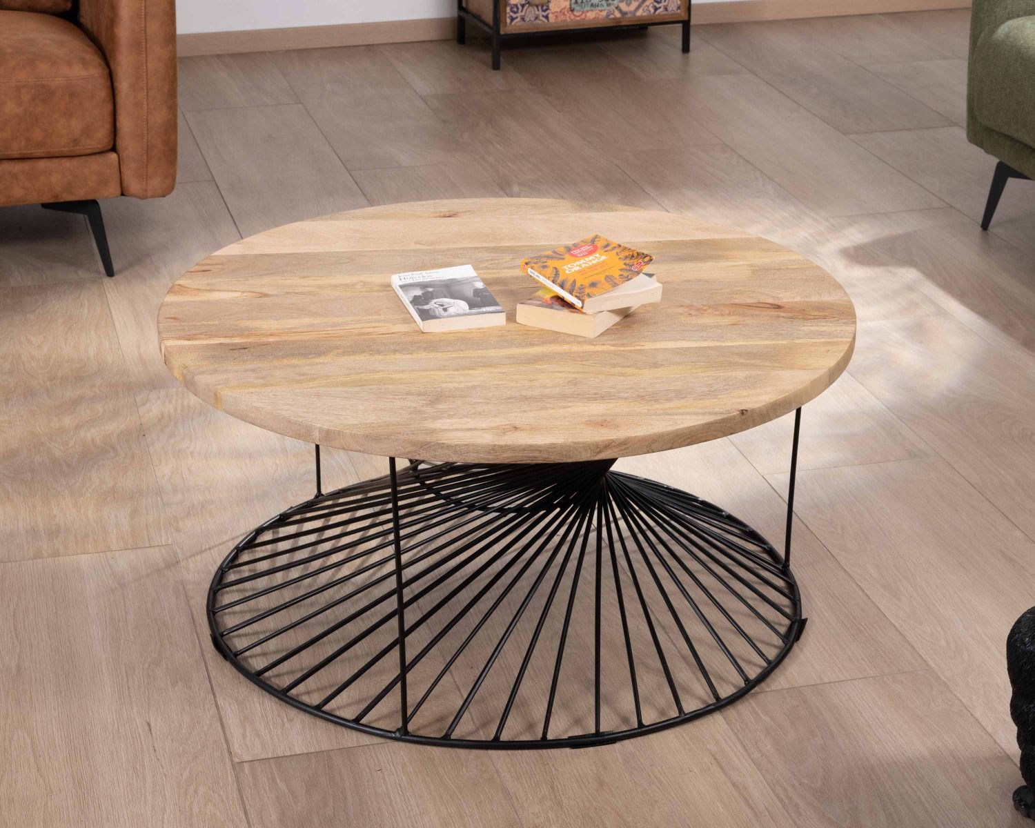 Tavolino rotondo in mango "Twist" con base in metallo ritorto