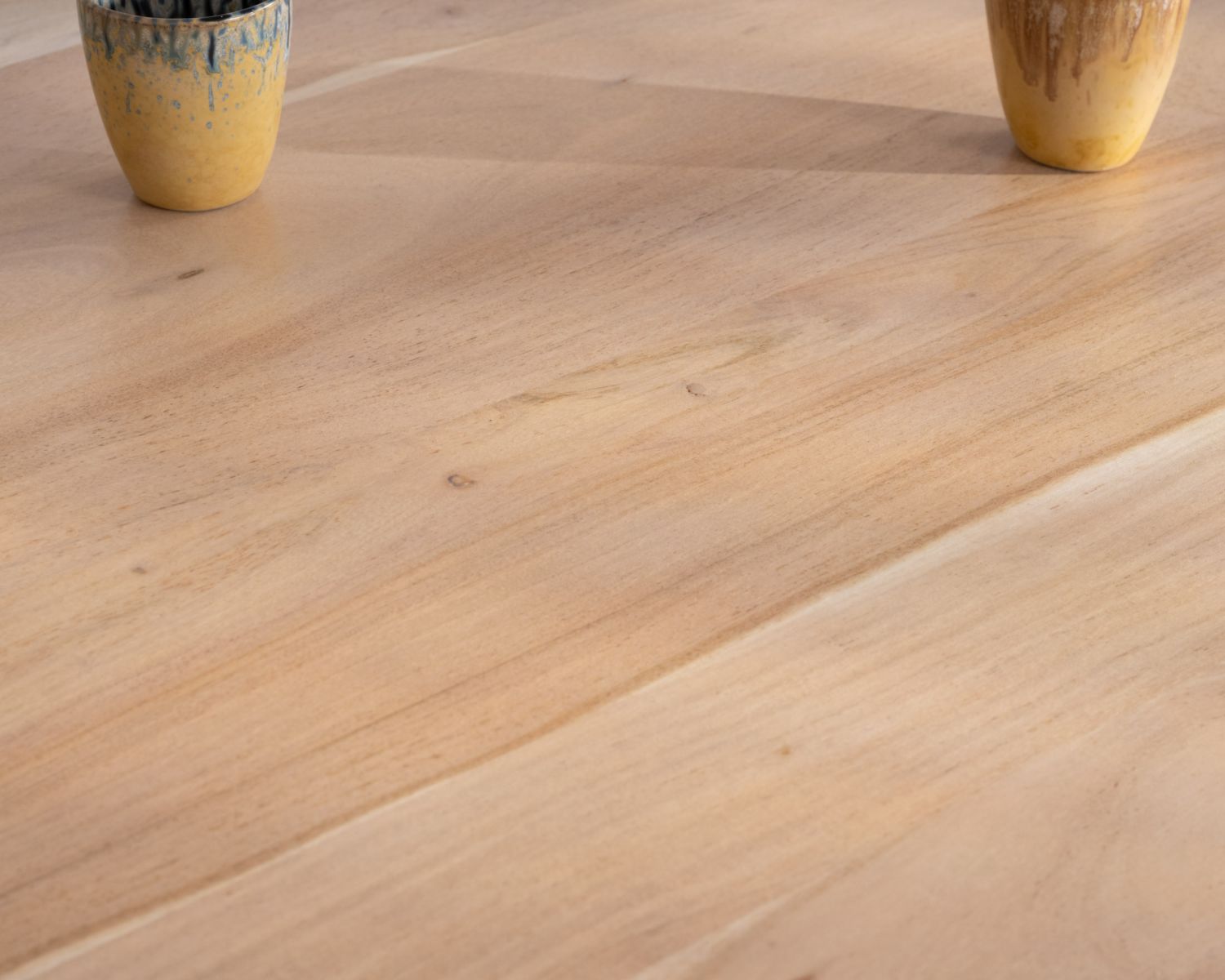 Tavolo quadrato da 90 cm in stile bistrot "Piccadilly" in acacia con gamba a tulipano in metallo