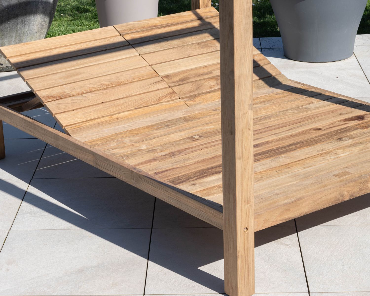 Letto da giardino "Eclipse" in teak e tessuto speciale per esterni grigio chiaro