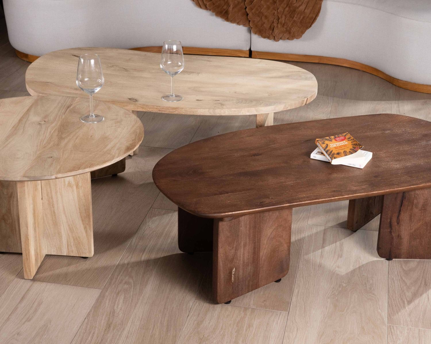 Duo di tavolini "Pise" in mango naturale e marrone levigato