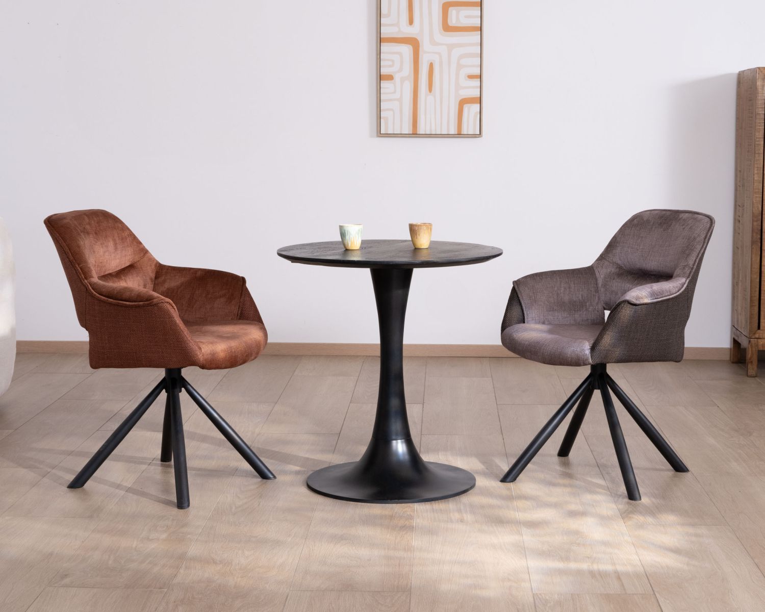 Tavolo rotondo "Piccadilly" in legno di mango nero con base a tulipano, diametro 70 cm