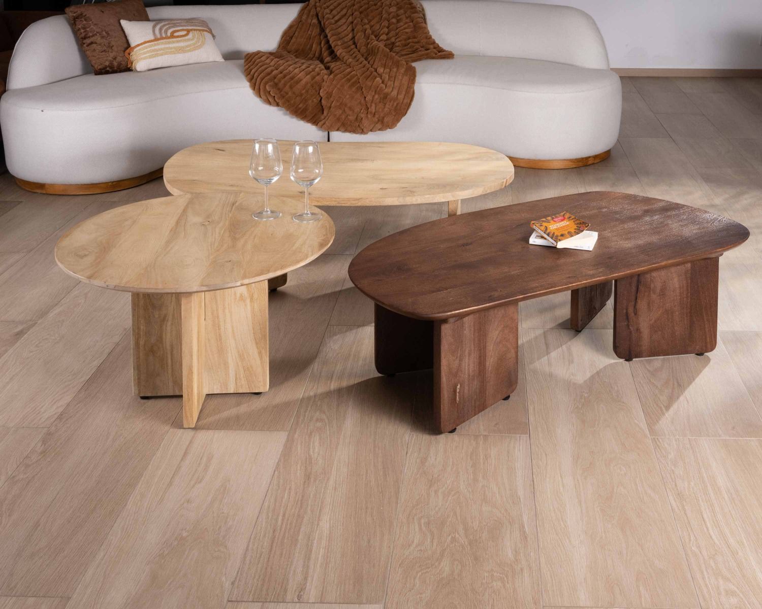 Duo di tavolini "Pise" in mango naturale e marrone levigato