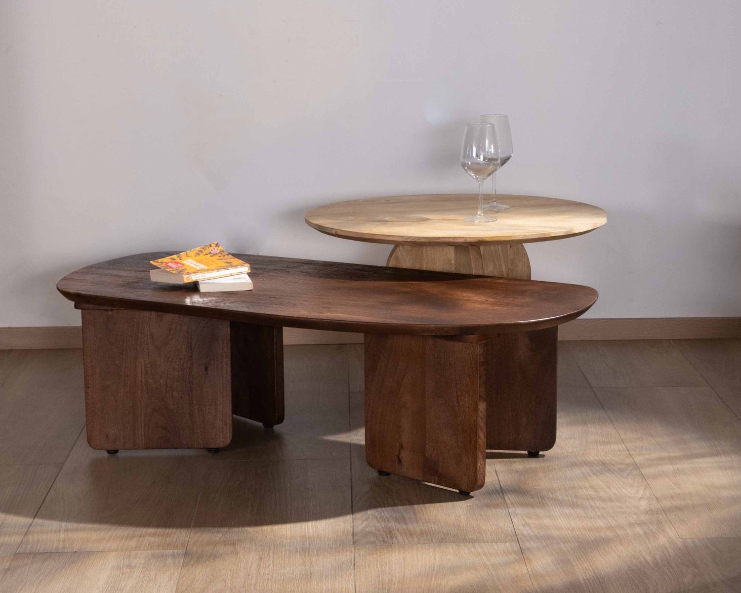 Duo di tavolini "Pise" in mango naturale e marrone levigato