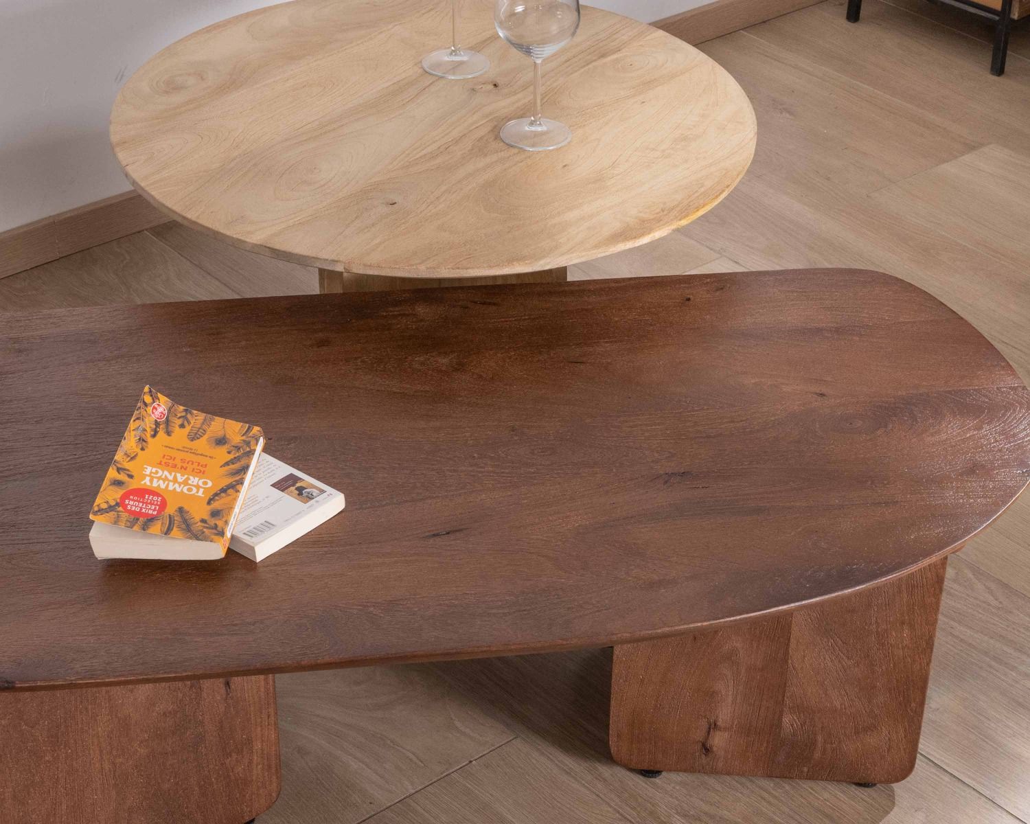 Duo di tavolini "Pise" in mango naturale e marrone levigato