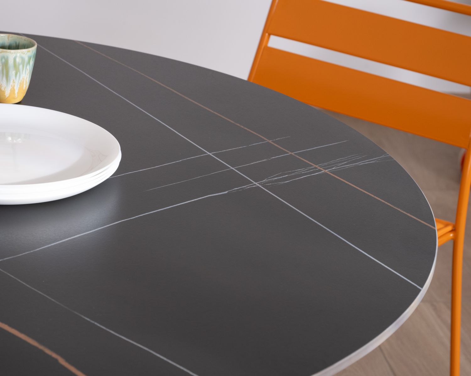 Tavolo rotondo "Saumur", 120 cm, nero, per esterni, in alluminio e ceramica