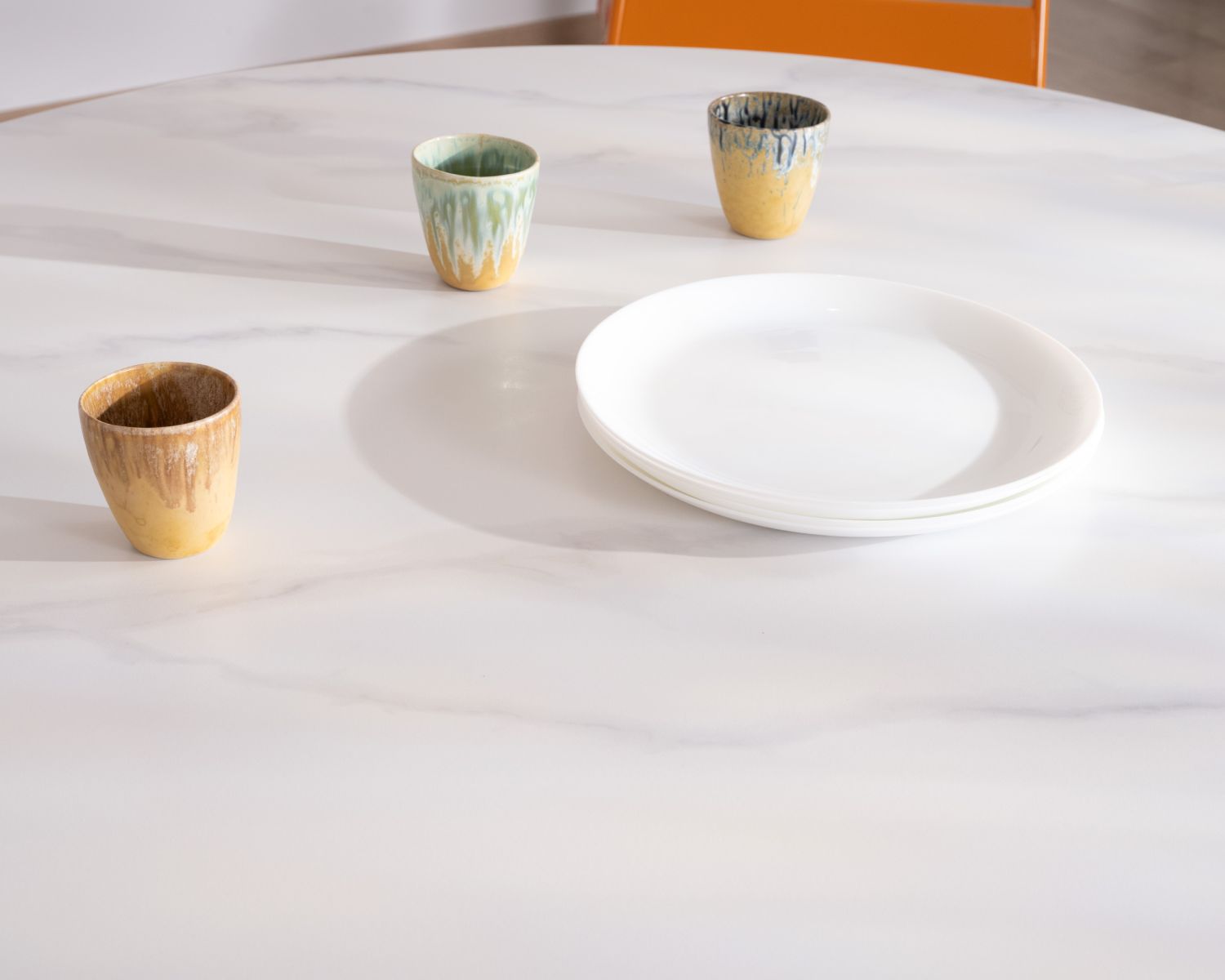 Tavolo rotondo "Saumur" bianco da 120 cm, in alluminio e ceramica, per uso esterno