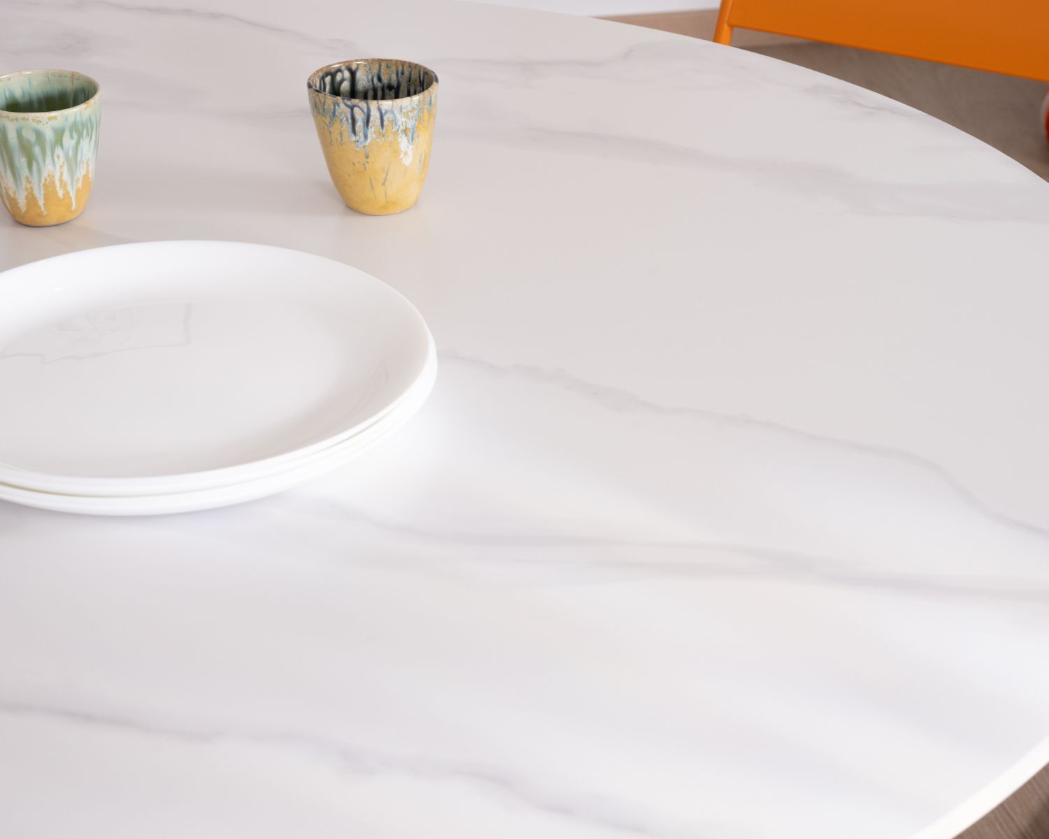 Tavolo rotondo "Saumur" bianco da 120 cm, in alluminio e ceramica, per uso esterno