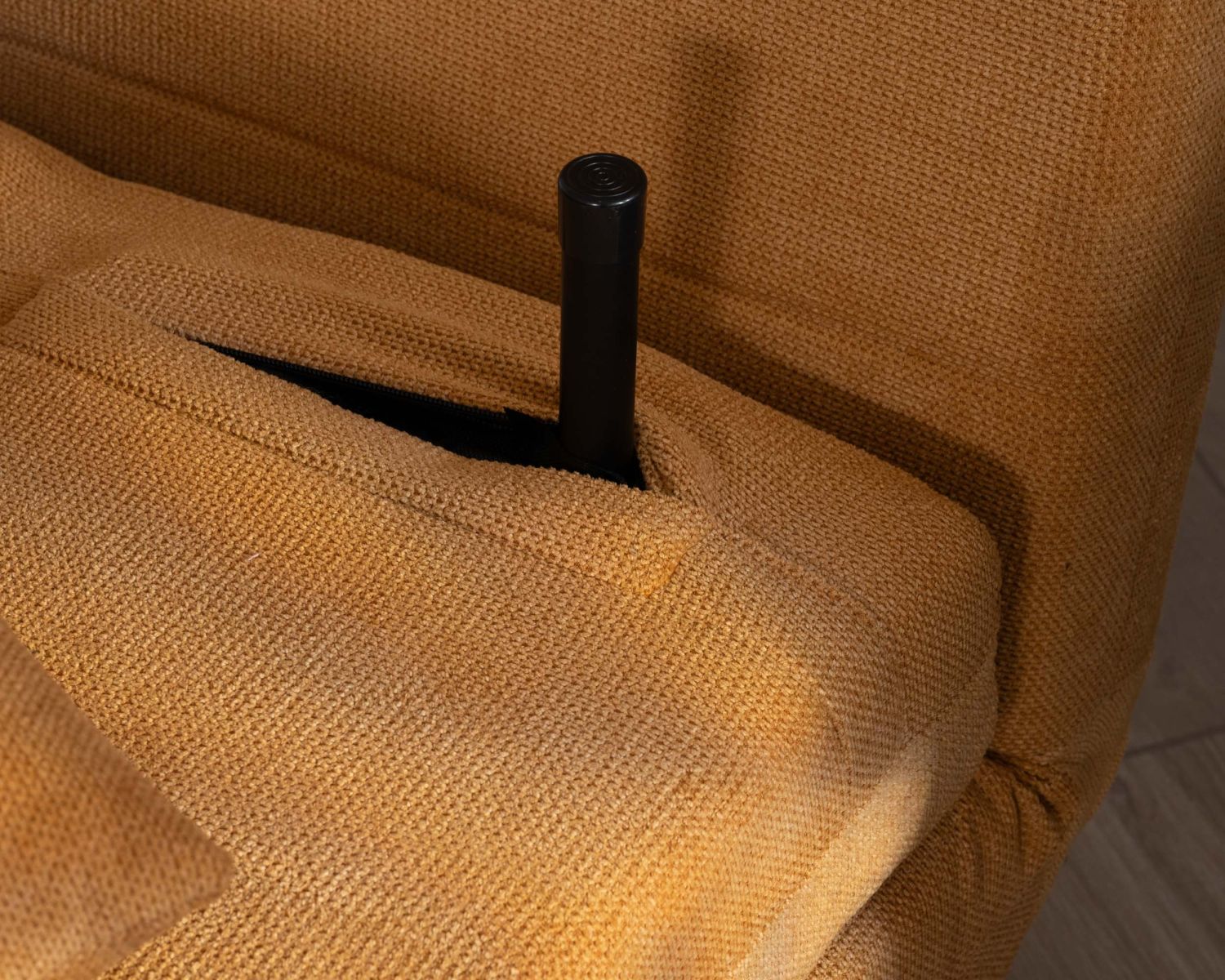 Poltrona trasformabile "Folda" in tessuto giallo senape