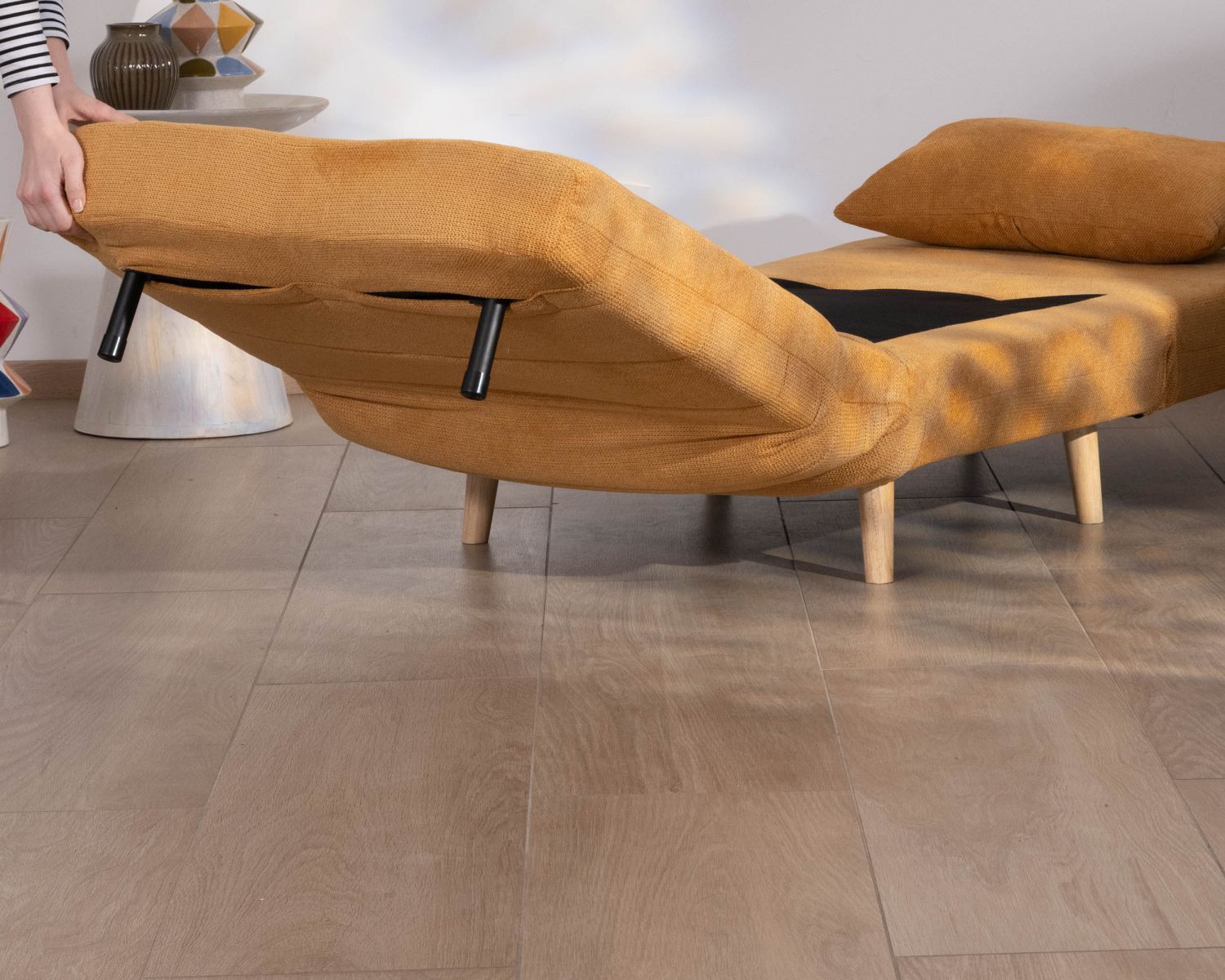 Poltrona trasformabile "Folda" in tessuto giallo senape