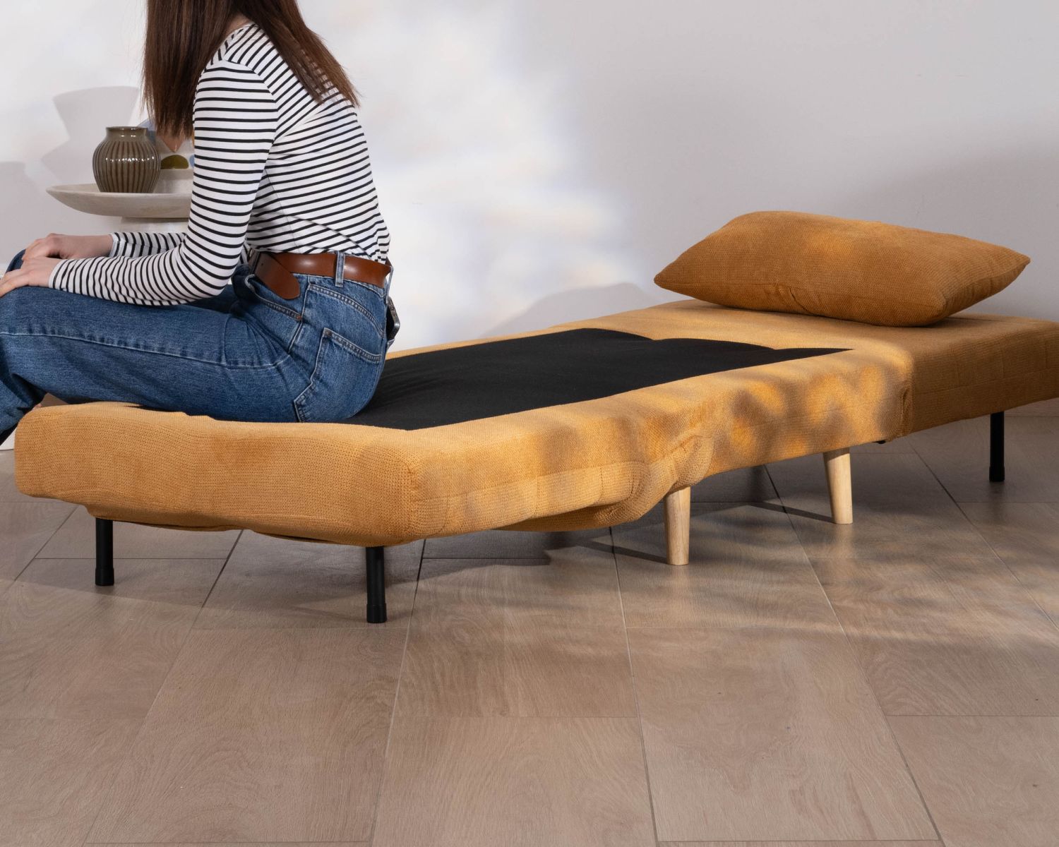 Poltrona trasformabile "Folda" in tessuto giallo senape