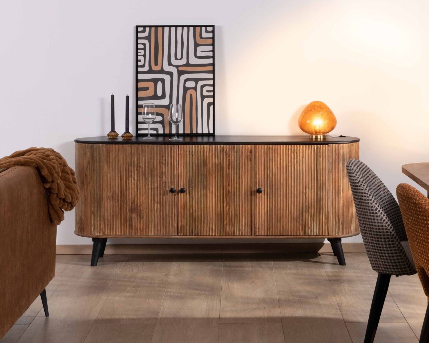 Credenza retrò a 3 ante in acacia massiccia con piano e gambe "Boogie" neri