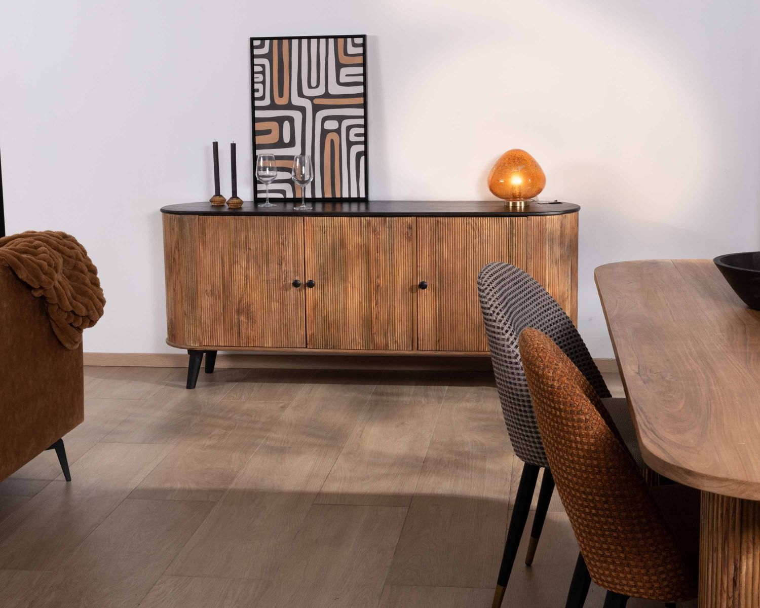 Credenza retrò a 3 ante in acacia massiccia con piano e gambe "Boogie" neri