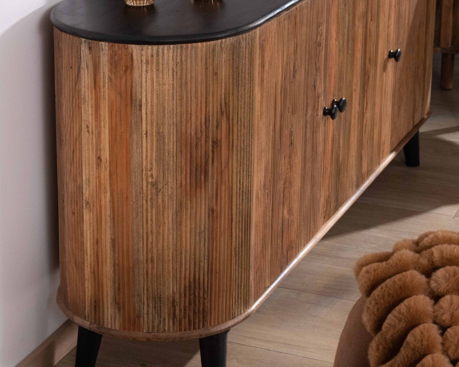 Credenza retrò a 3 ante in acacia massiccia con piano e gambe "Boogie" neri