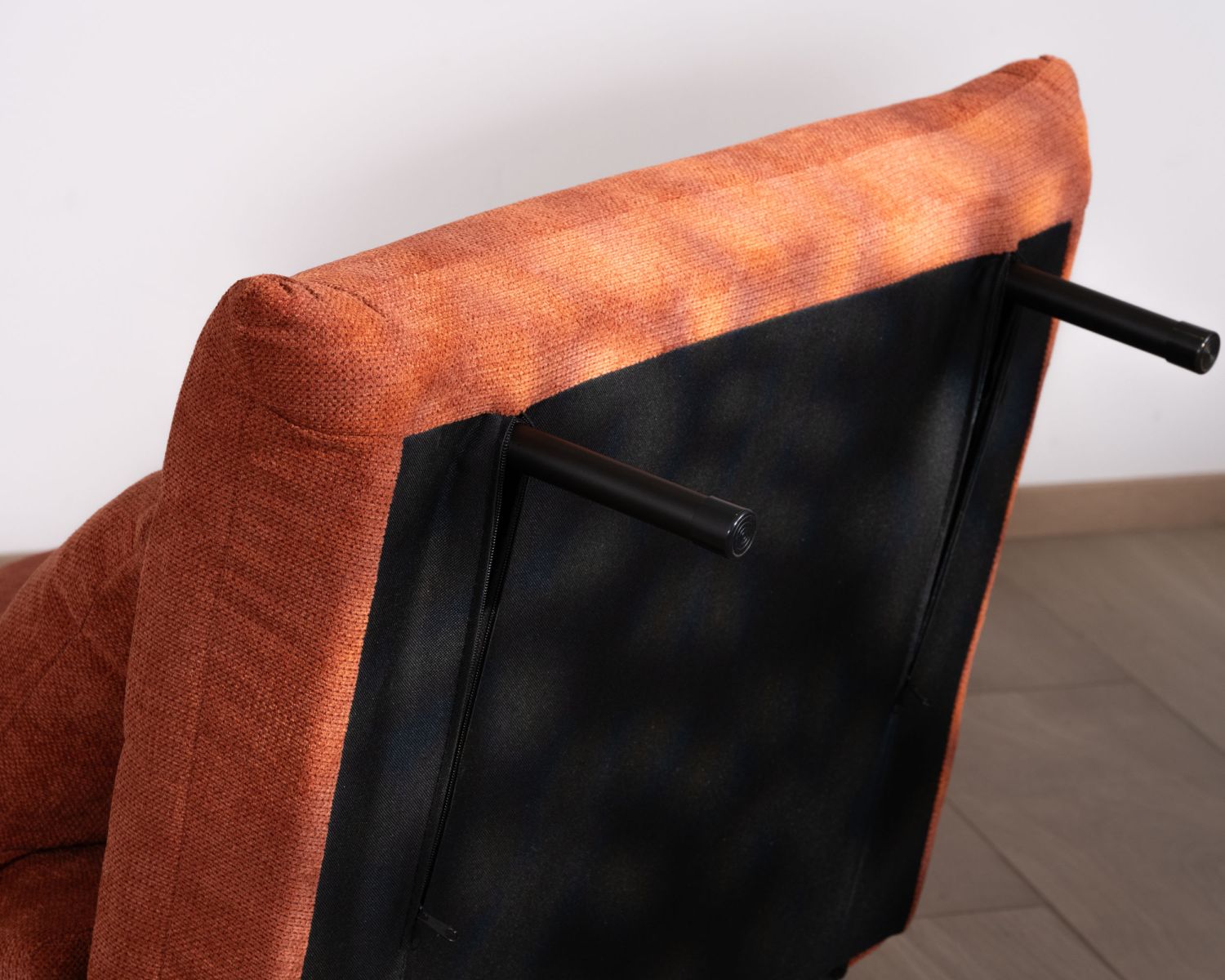 Poltrona di design scandinavo in tessuto terracotta "Folda" trasformabile in letto occasionale
