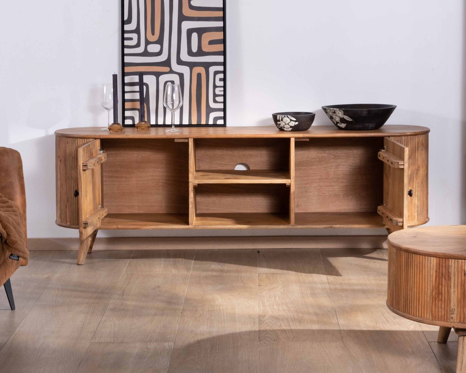 Porta TV in acacia massiccia vintage dal design arrotondato "Boomer", grande 175 cm, con 2 ante e 2 nicchie