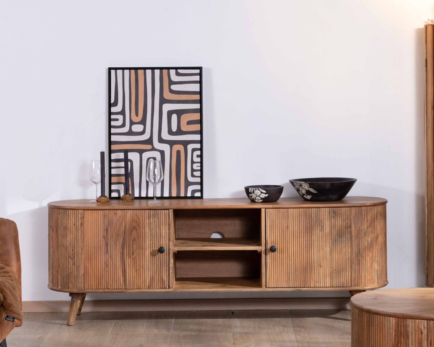 Porta TV in acacia massiccia vintage dal design arrotondato "Boomer", grande 175 cm, con 2 ante e 2 nicchie