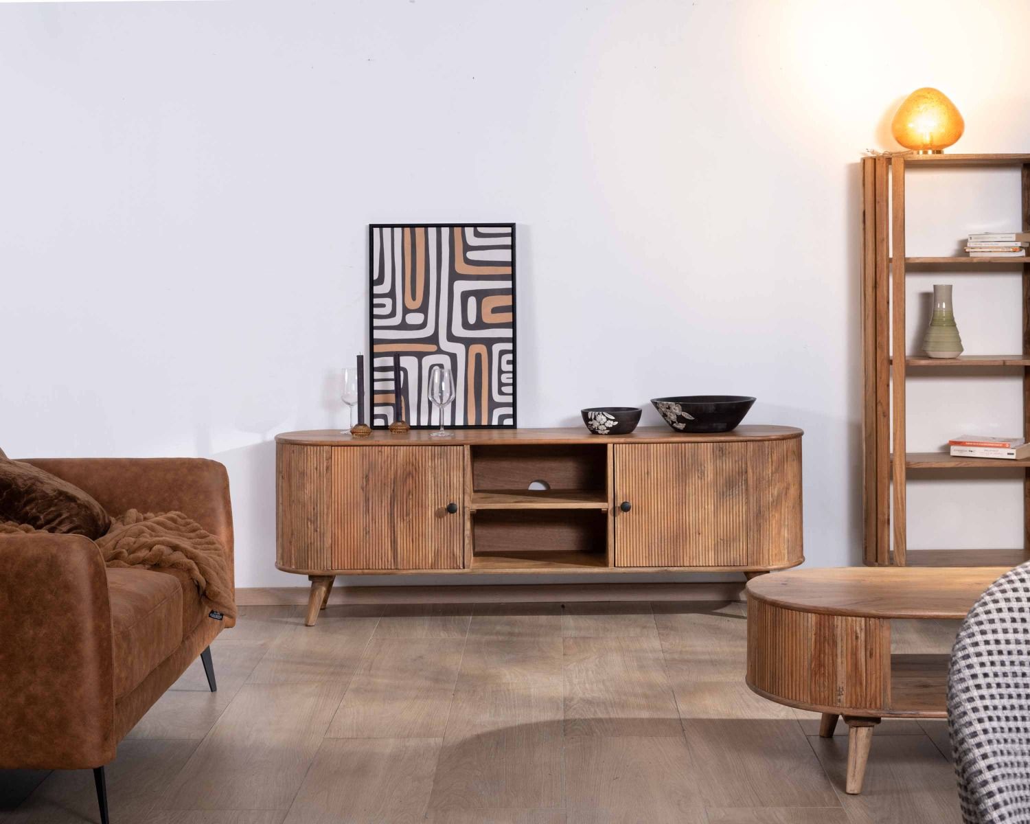 Porta TV in acacia massiccia vintage dal design arrotondato "Boomer", grande 175 cm, con 2 ante e 2 nicchie