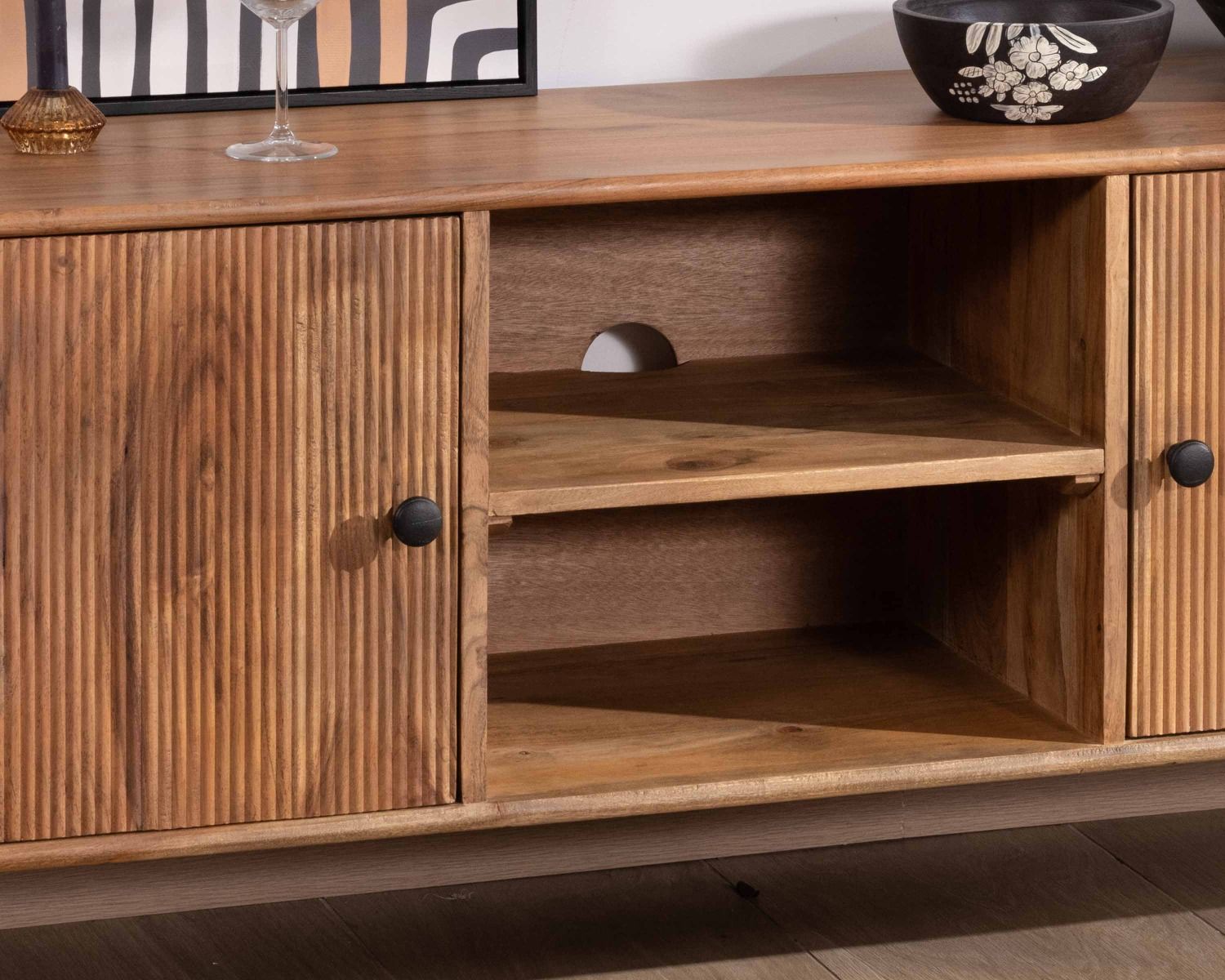 Porta TV in acacia massiccia vintage dal design arrotondato "Boomer", grande 175 cm, con 2 ante e 2 nicchie