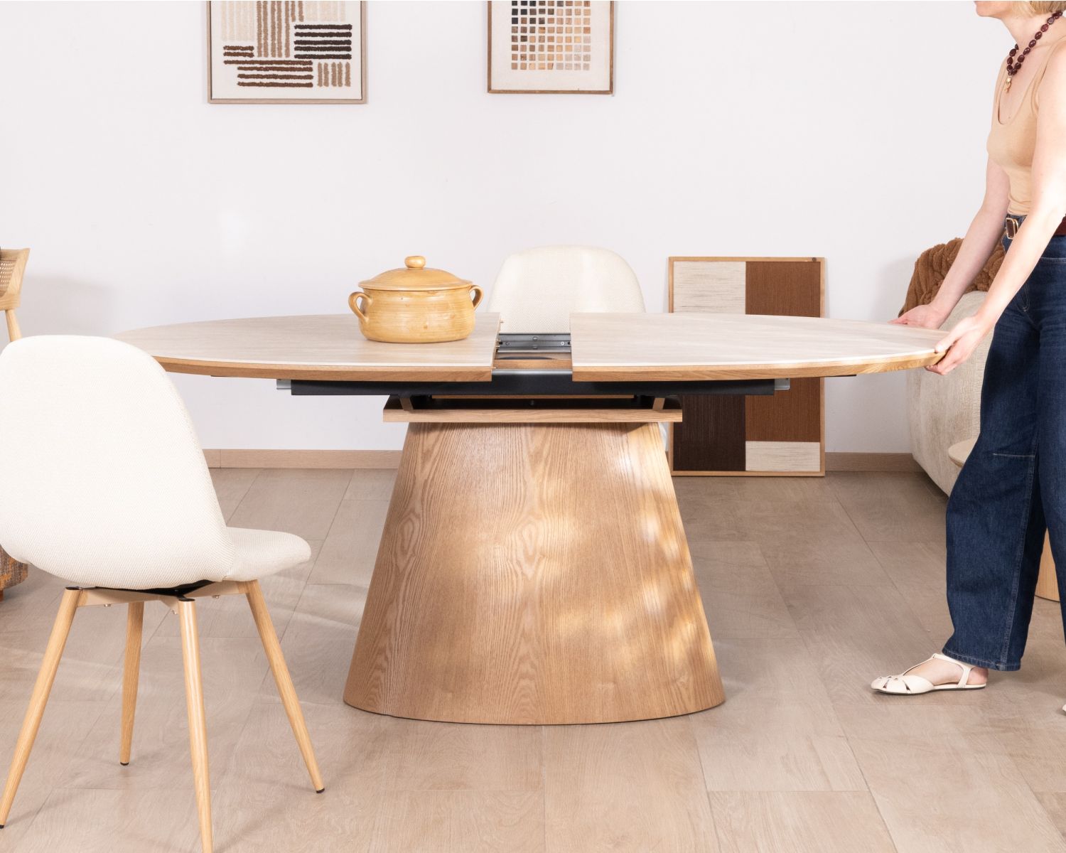 Tavolo da pranzo allungabile 160-200 cm, piano in ceramica effetto travertino “Oria”, base effetto rovere chiaro
