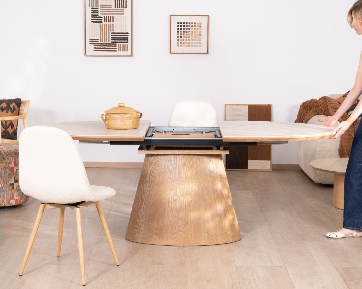 Tavolo da pranzo allungabile 160-200 cm, piano in ceramica effetto travertino “Oria”, base effetto rovere chiaro