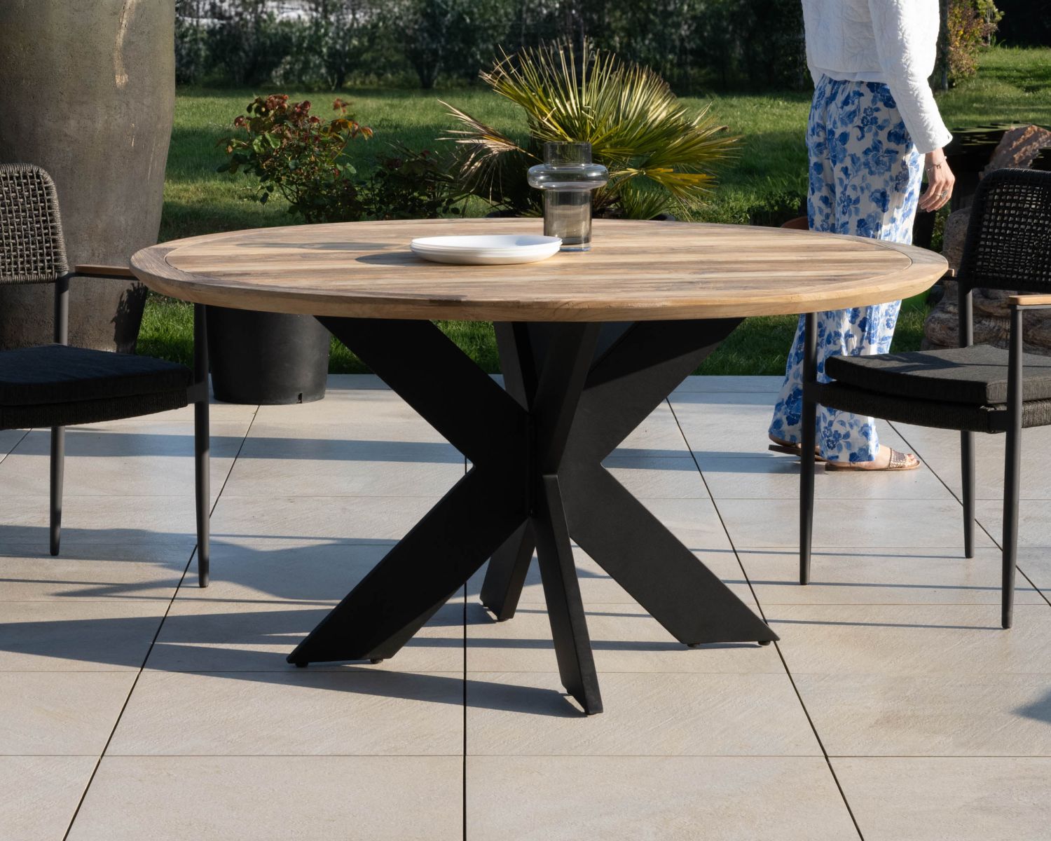 Tavolo da pranzo rotondo per esterni "Ozone" da 130 cm in teak e alluminio