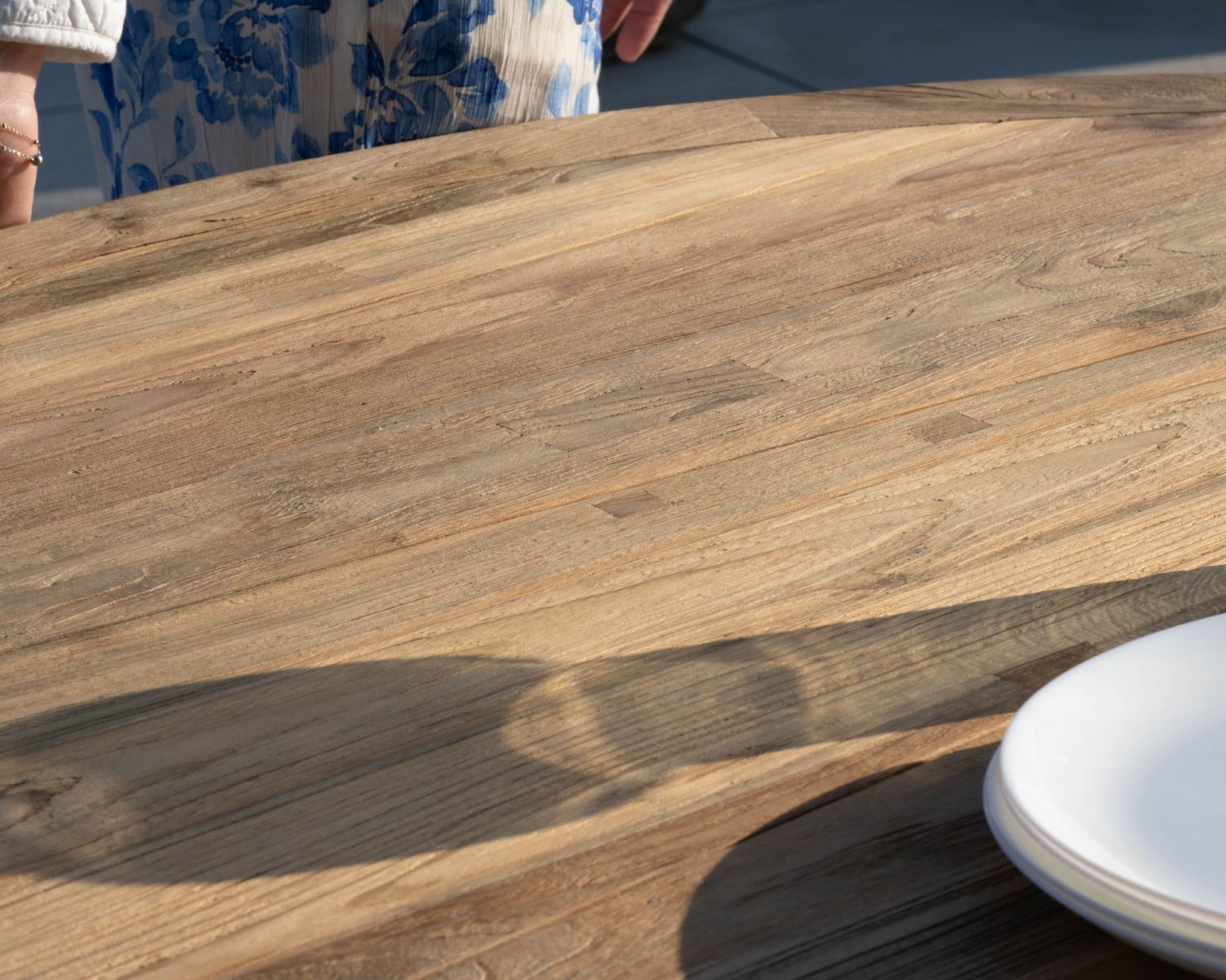 Tavolo da giardino rotondo "Ozone" in teak con gambe trasversali in alluminio, 150 cm