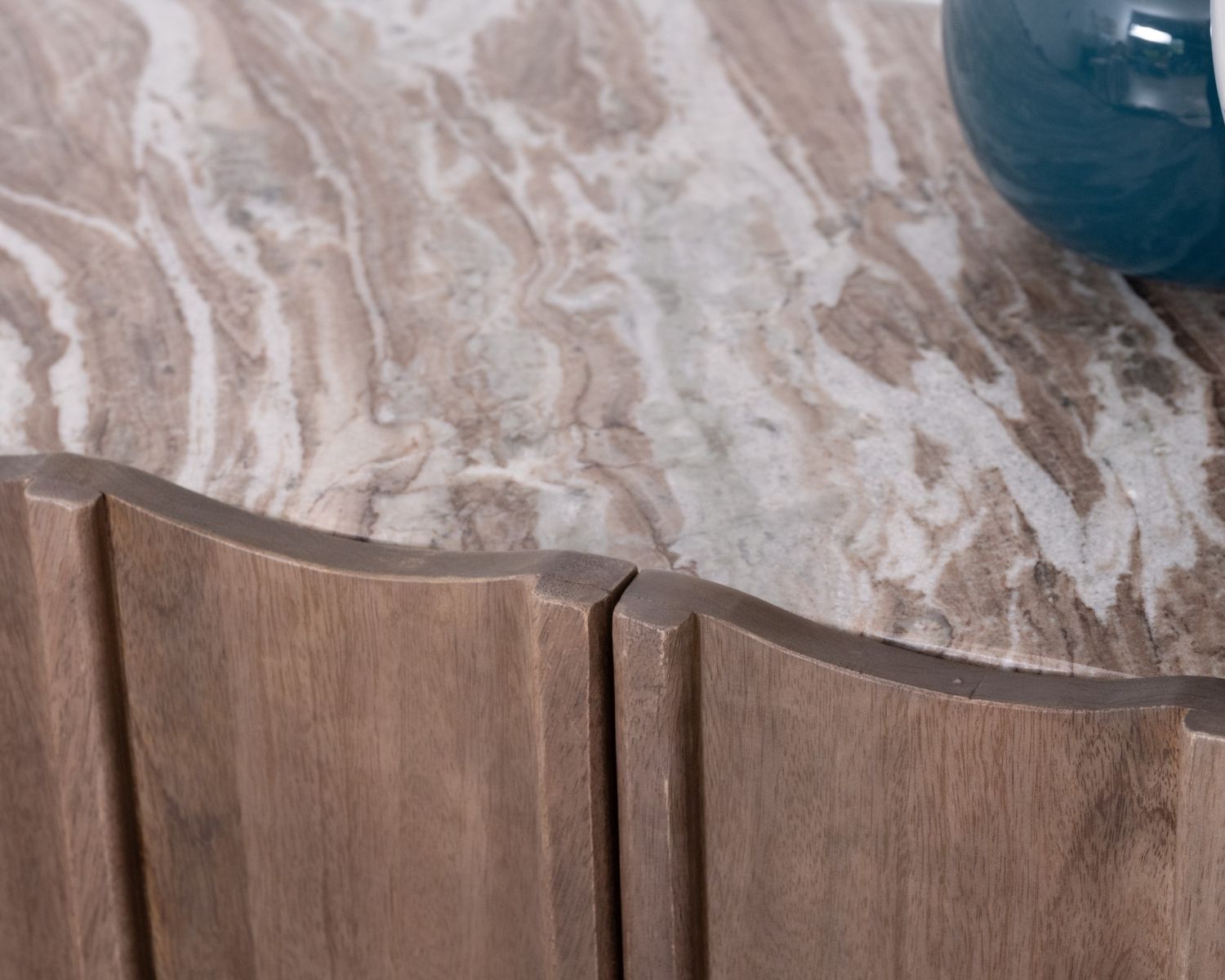 Credenza a 4 ante con piano in pietra "Manon"