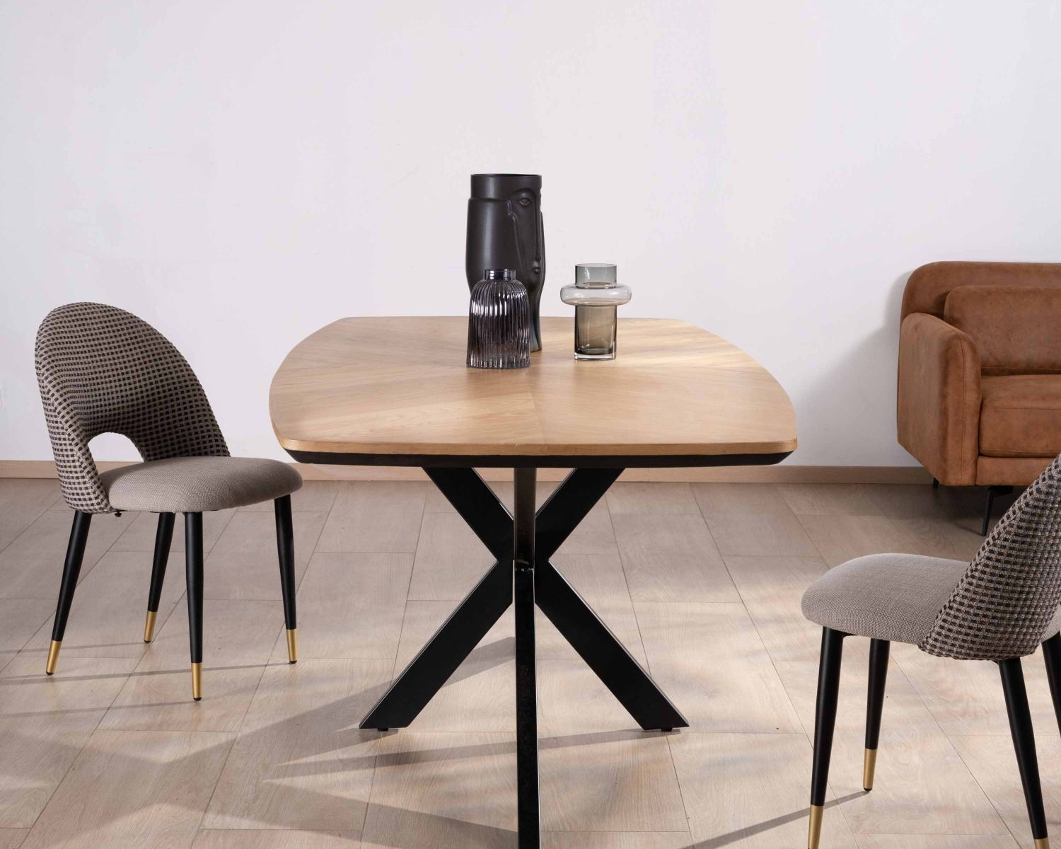 Tavolo da pranzo "Toledo" da 200 cm a forma di barca impiallacciato in rovere con finitura smussata nera