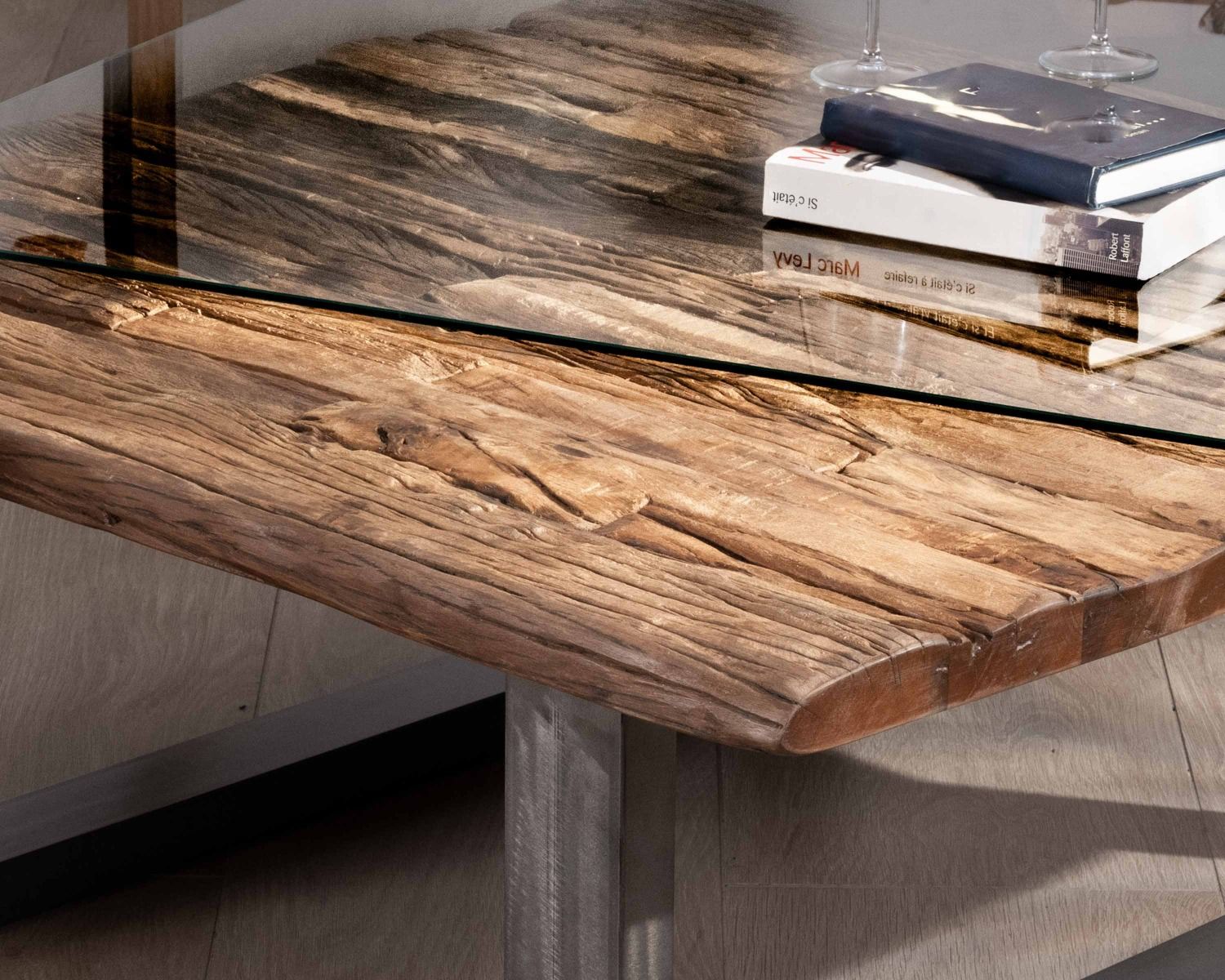 Tavolino quadrato "Cidade" in legno naturale di recupero con piano in vetro e gambe a U nero antico