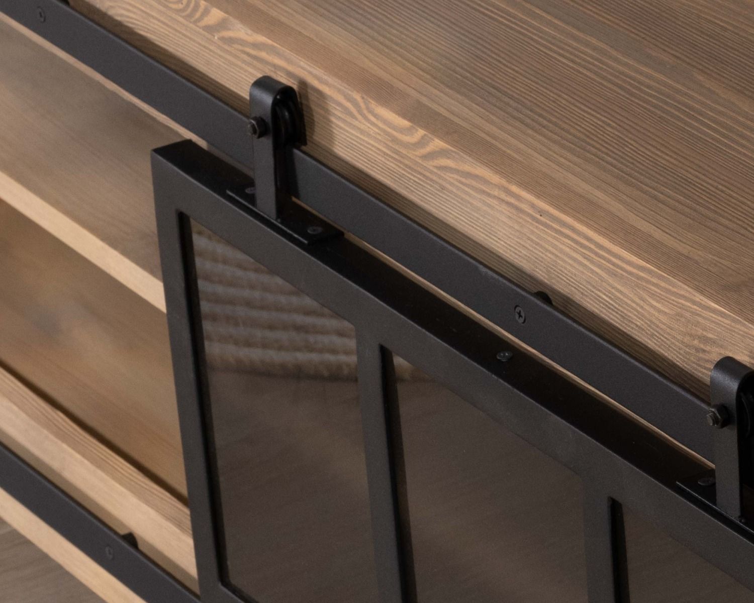 Mobile TV contemporaneo "Tolf" da 140 cm in pino spazzolato con anta scorrevole in vetro