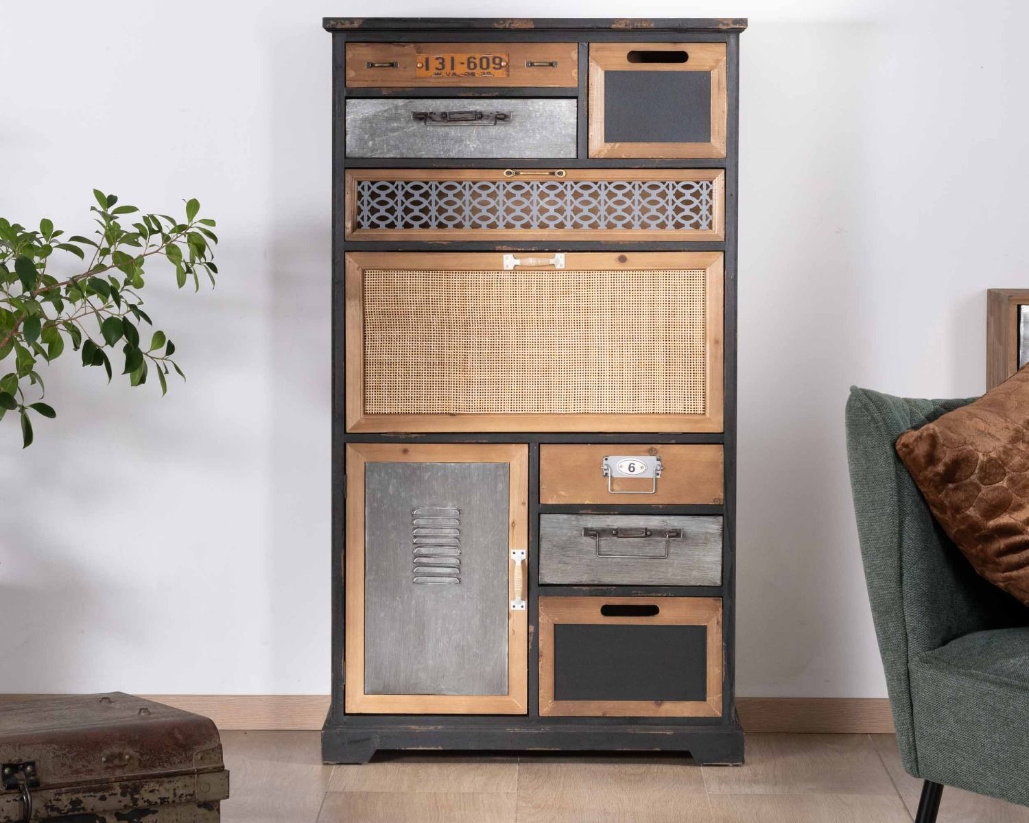 Credenza in abete massiccio "Mélimélo Indus" con cassetti e frontali decorativi