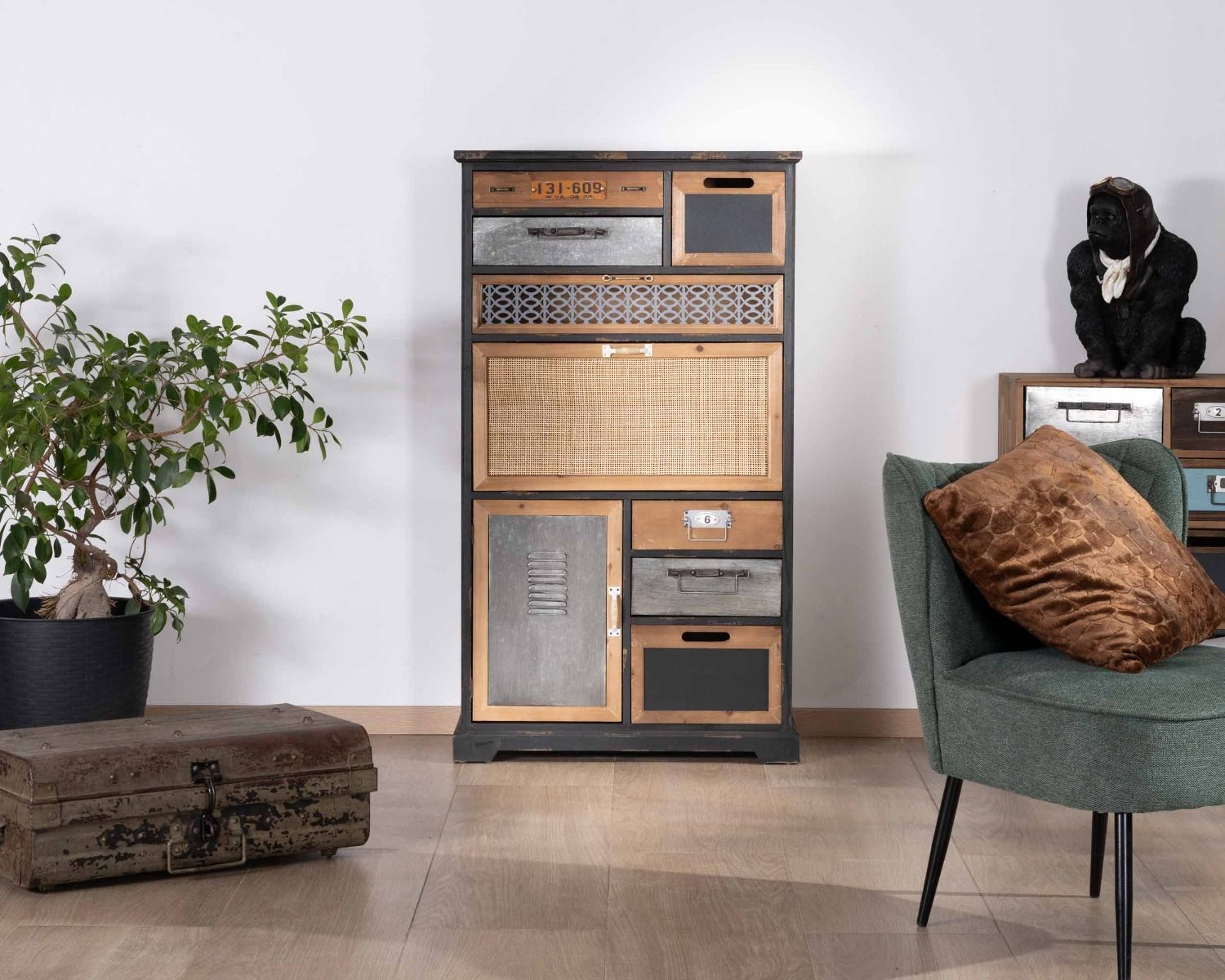 Credenza in abete massiccio "Mélimélo Indus" con cassetti e frontali decorativi