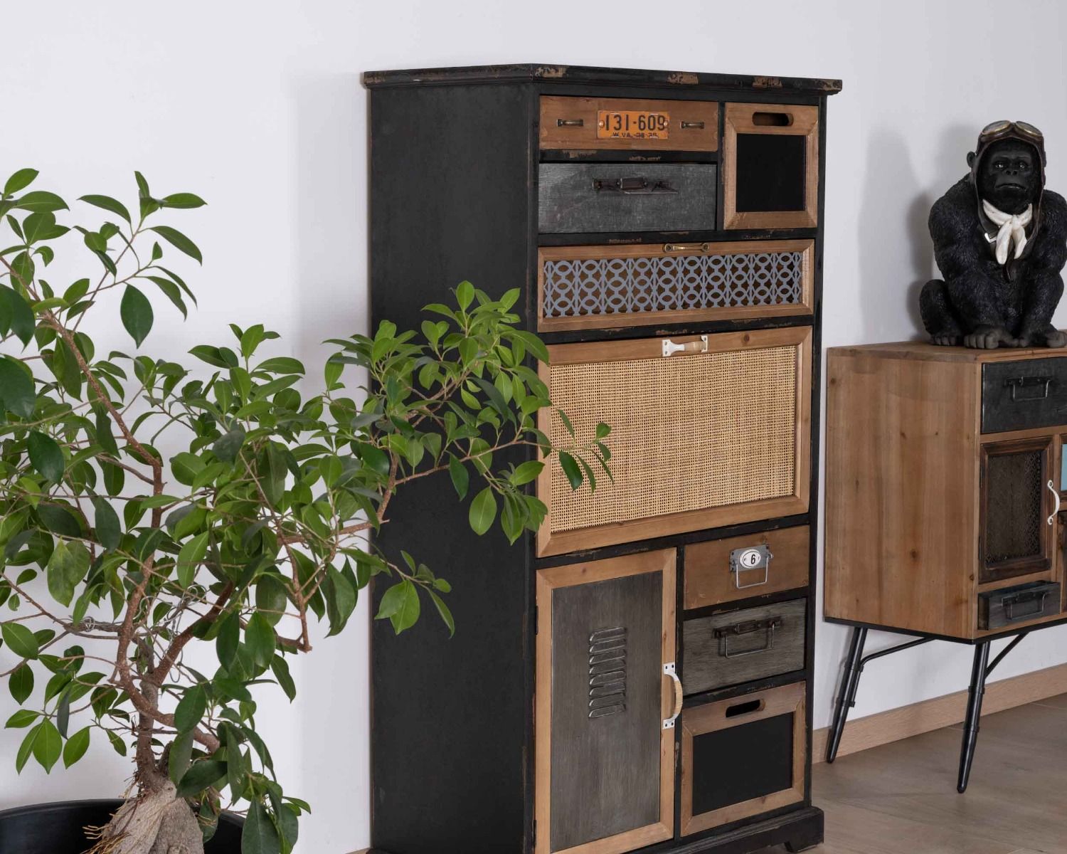 Credenza in abete massiccio "Mélimélo Indus" con cassetti e frontali decorativi