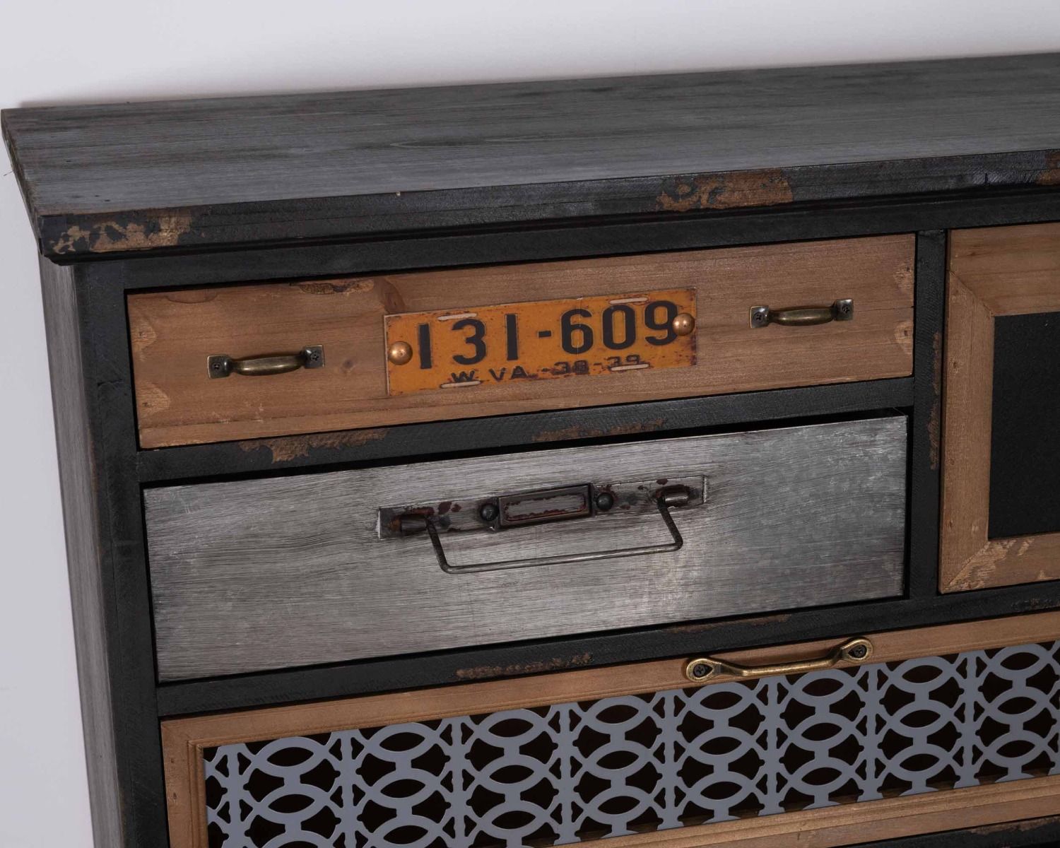 Credenza in abete massiccio "Mélimélo Indus" con cassetti e frontali decorativi