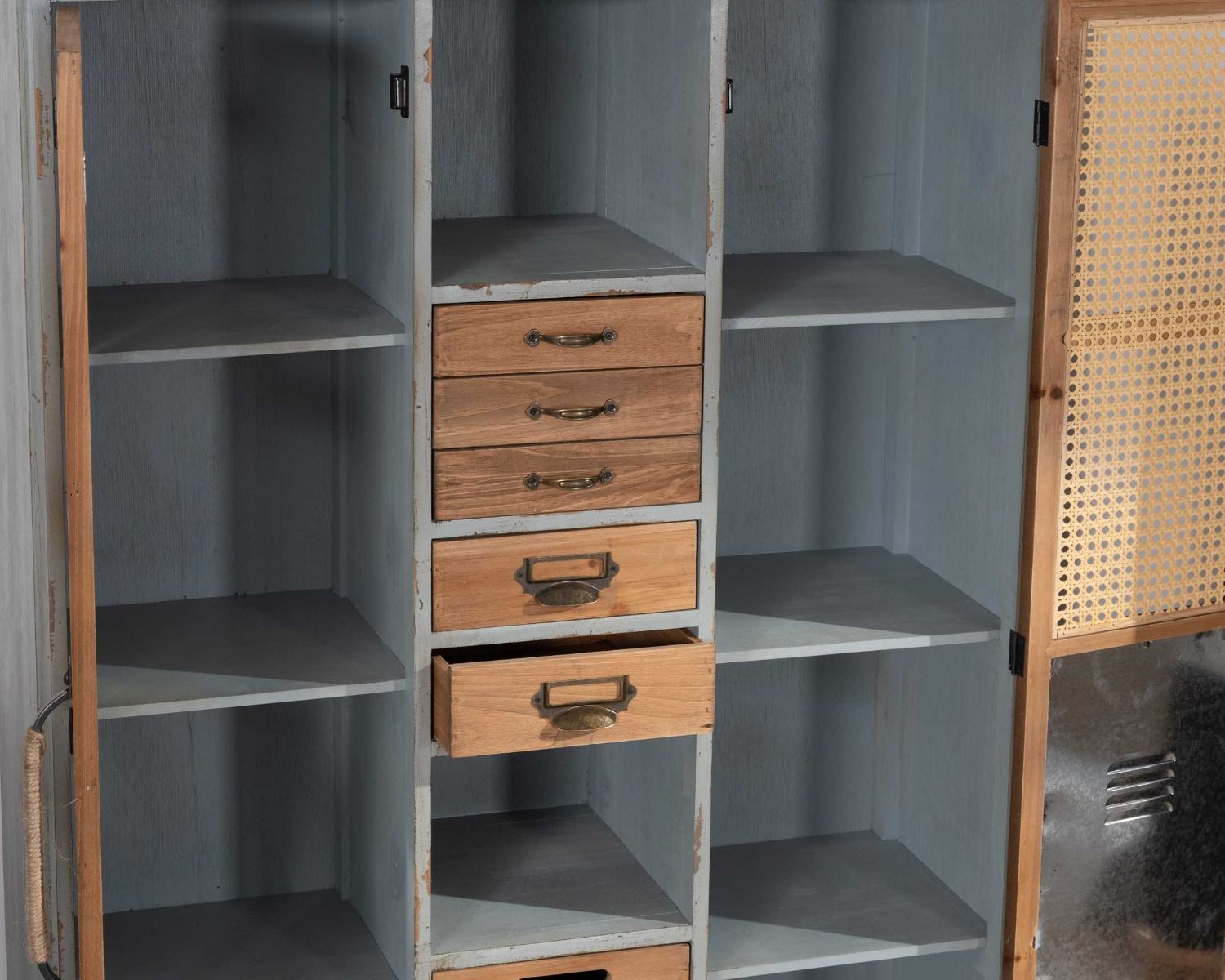 Credenza decorativa "Mélimélo Indus" in legno di pino e simil rattan con cassetti