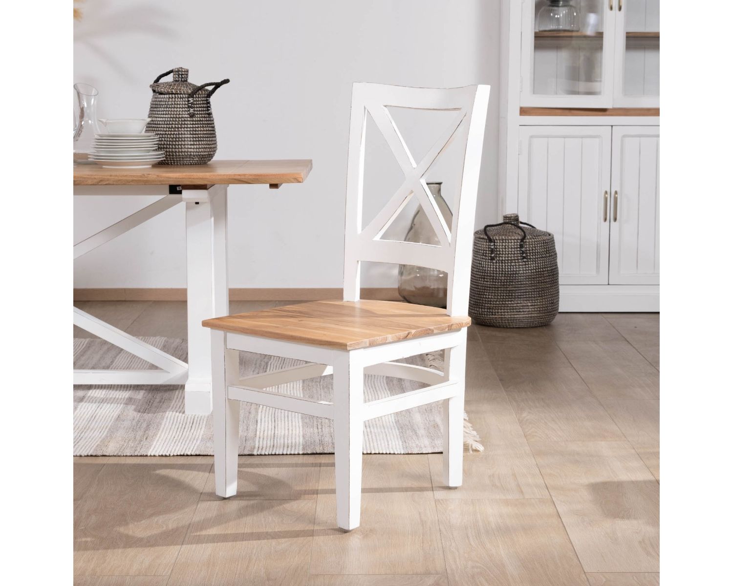 Set di due sedie da pranzo in acacia massiccia "Trégastel", finitura naturale e bianca