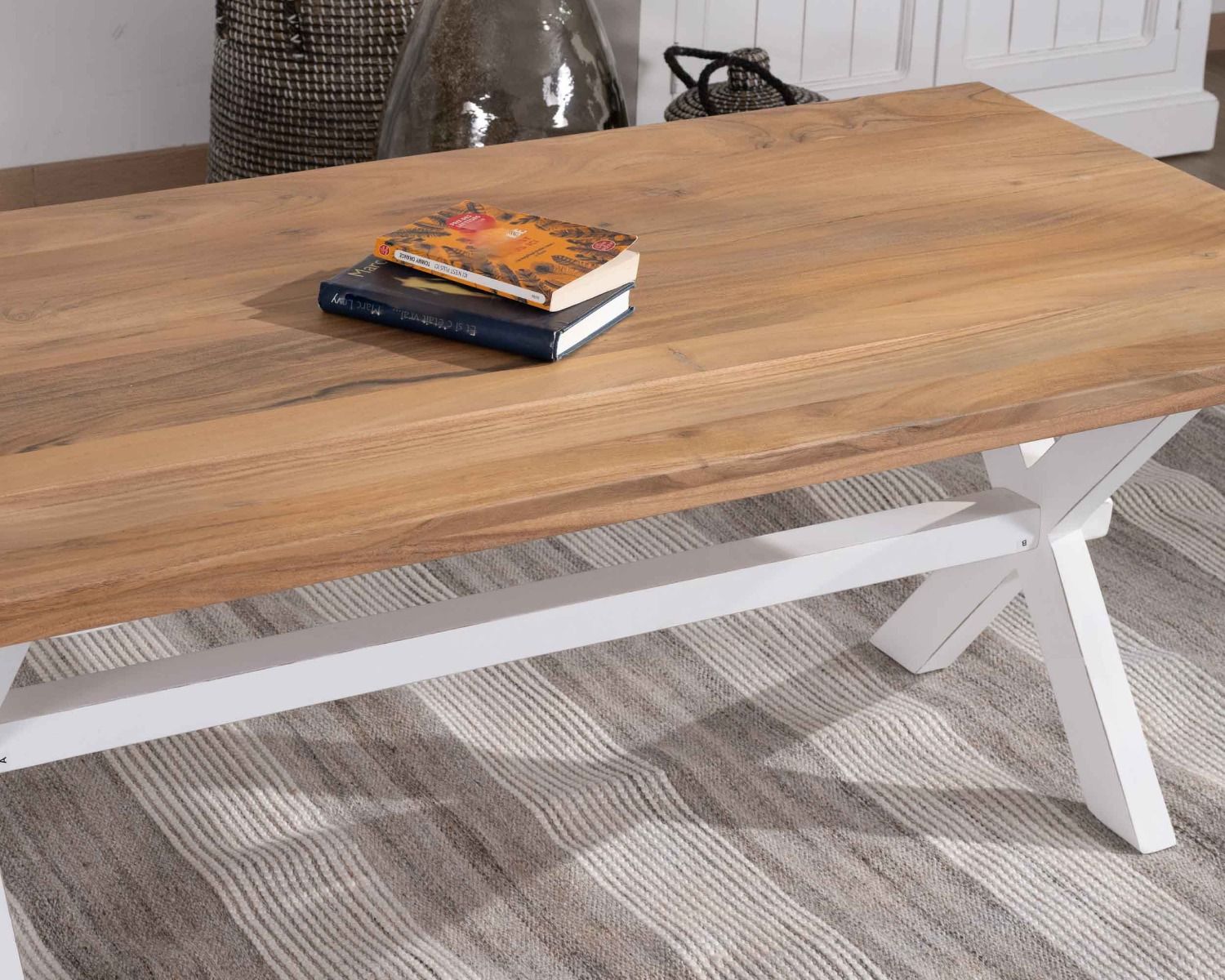 Tavolino rettangolare in acacia "Trégastel" con gambe bianche in stile country