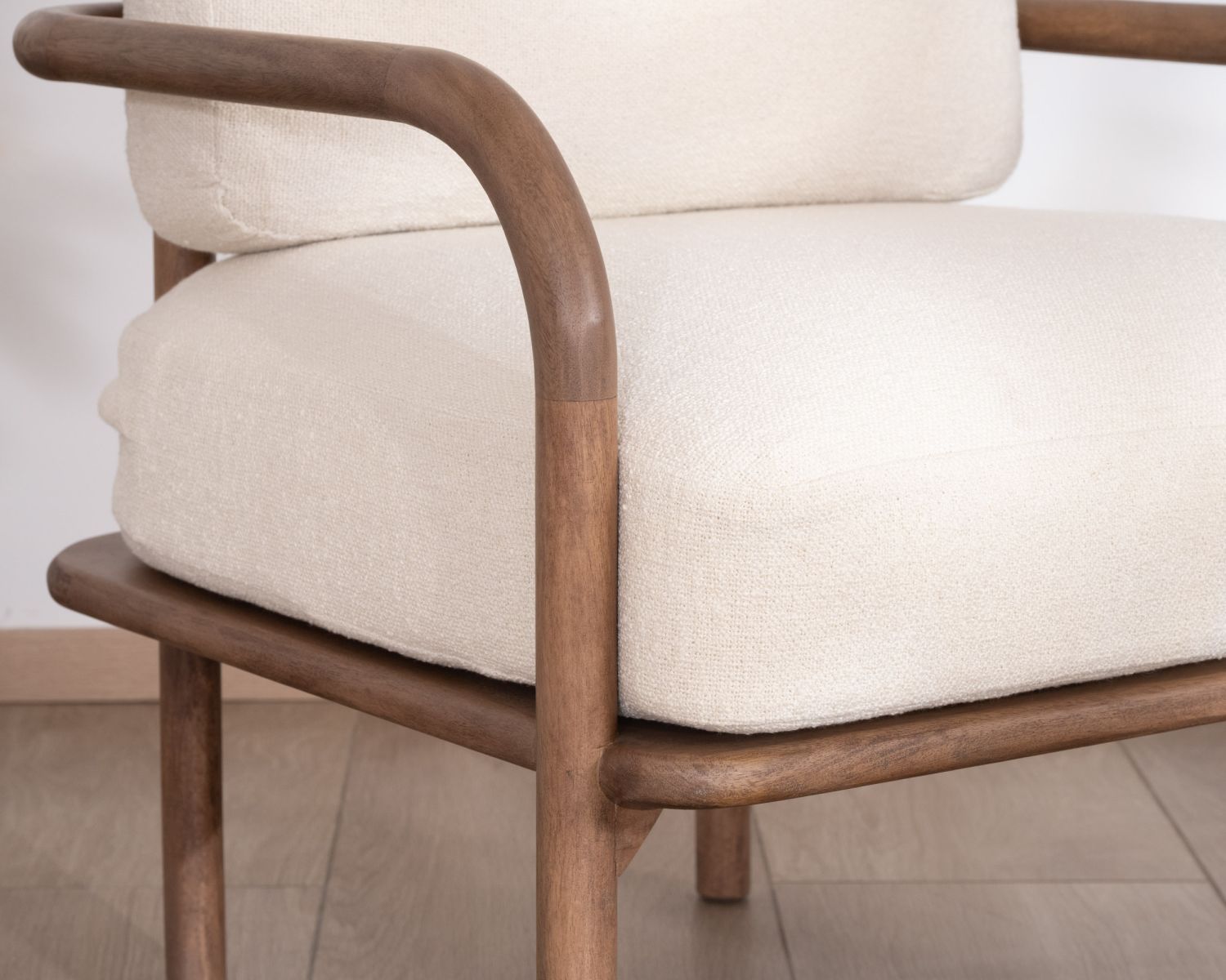 Sedia occasionale in stile retrò "Pio" in spugna ecrù